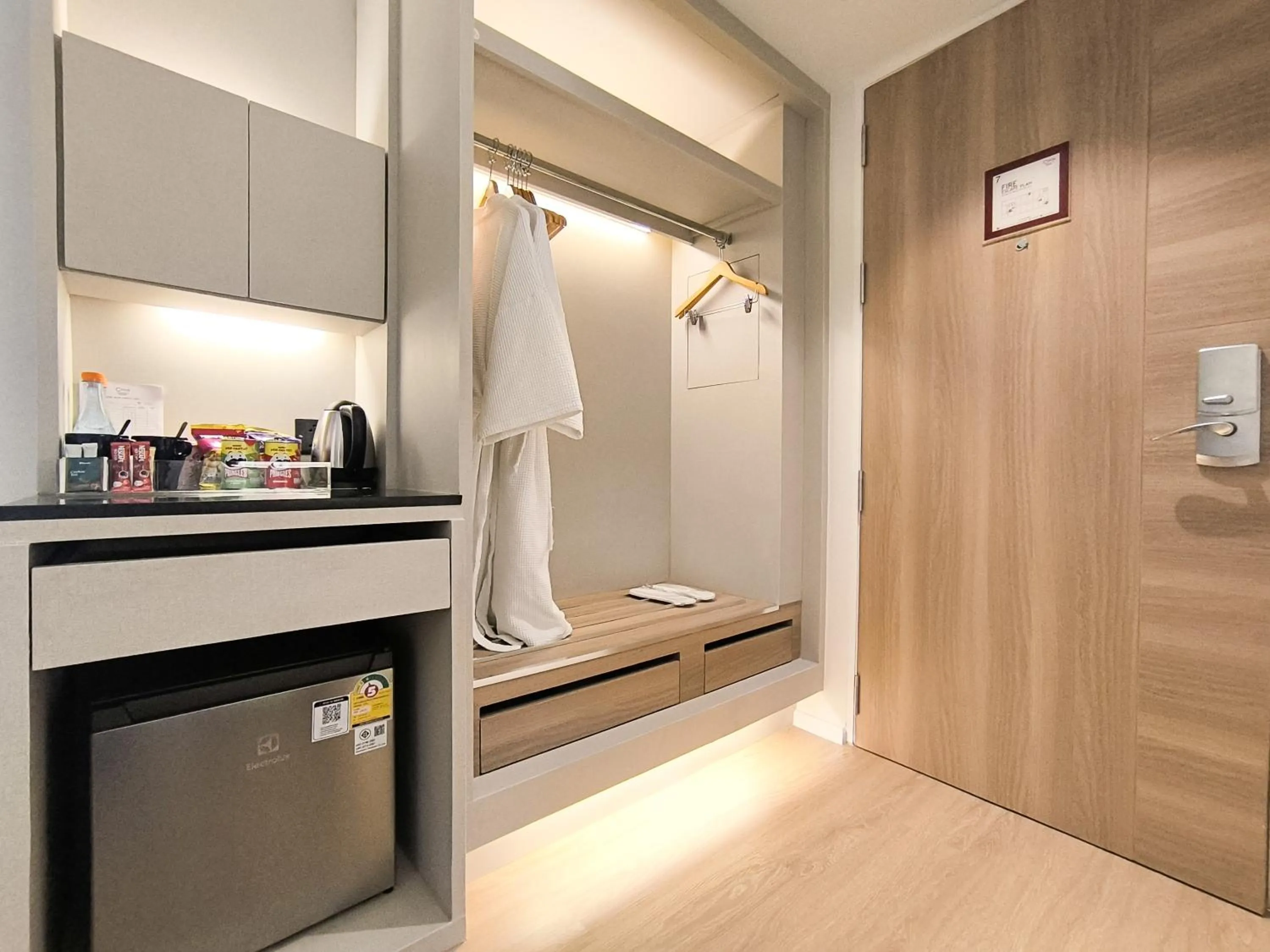 wardrobe in Citrus Sukhumvit 13 Nana Bangkok by Compass Hospitality - Newly Renovated
