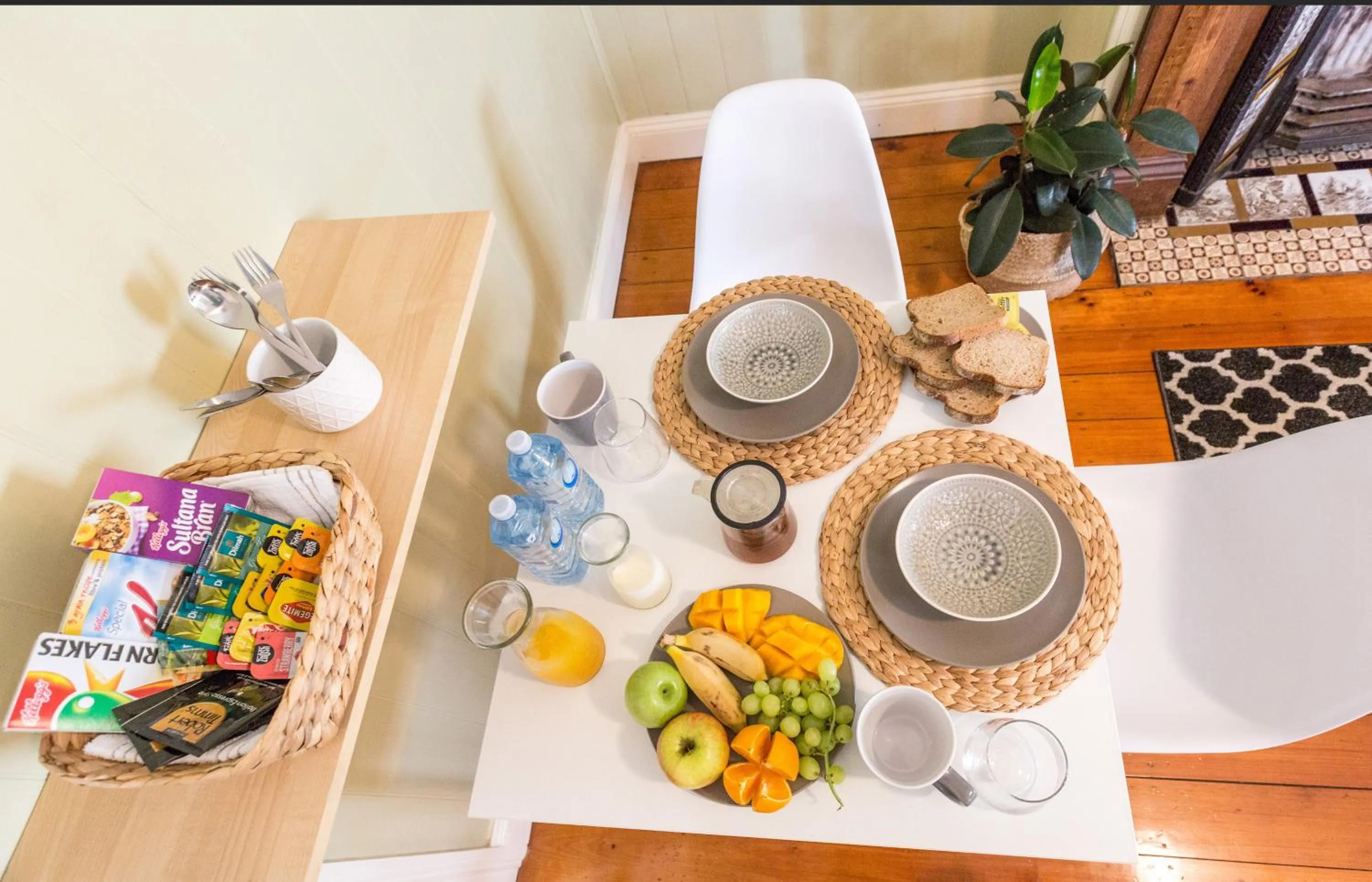 Breakfast in 99 Kirkland Bed & Breakfast