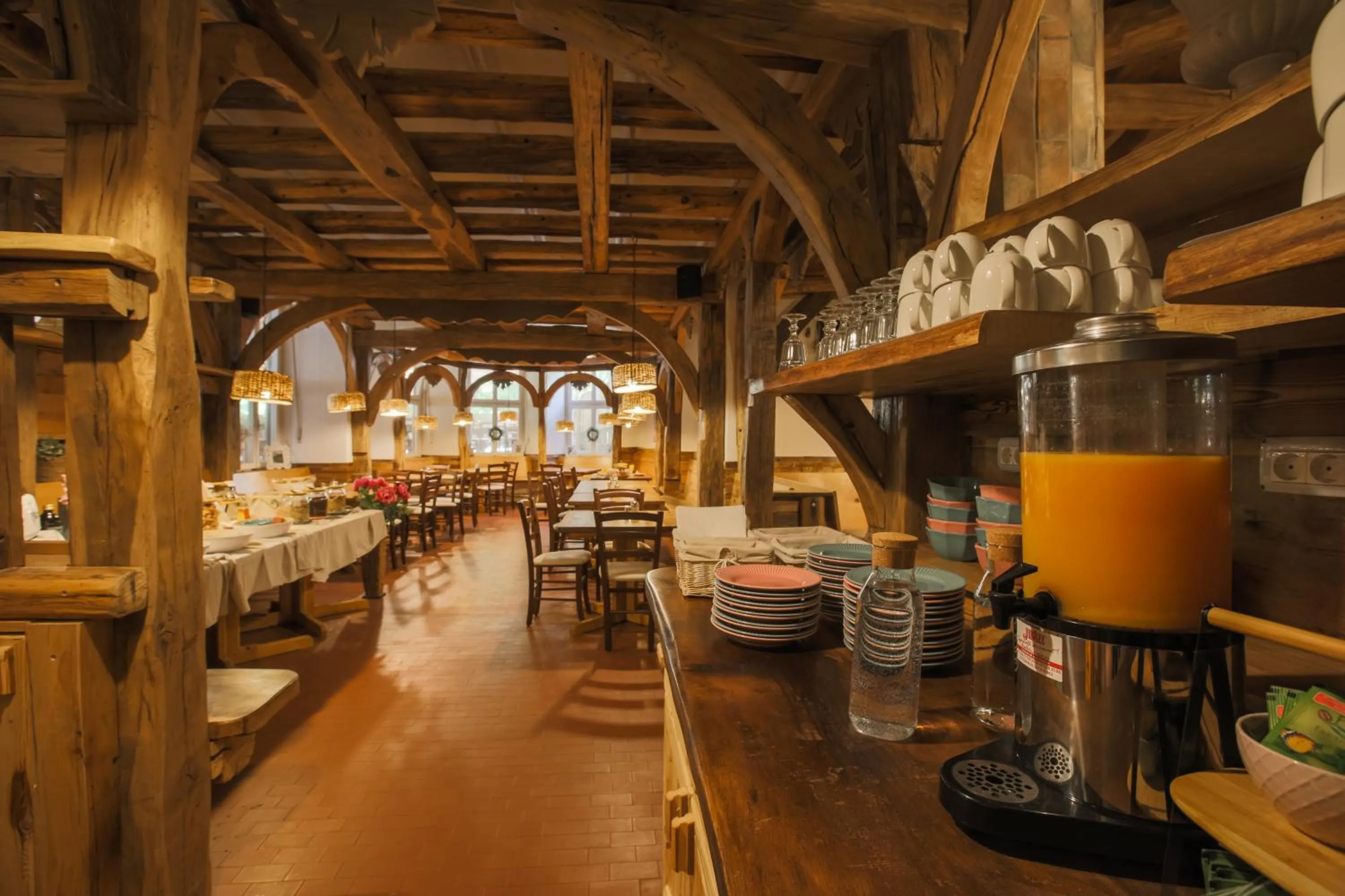 Restaurant/places to eat in Central Bled House