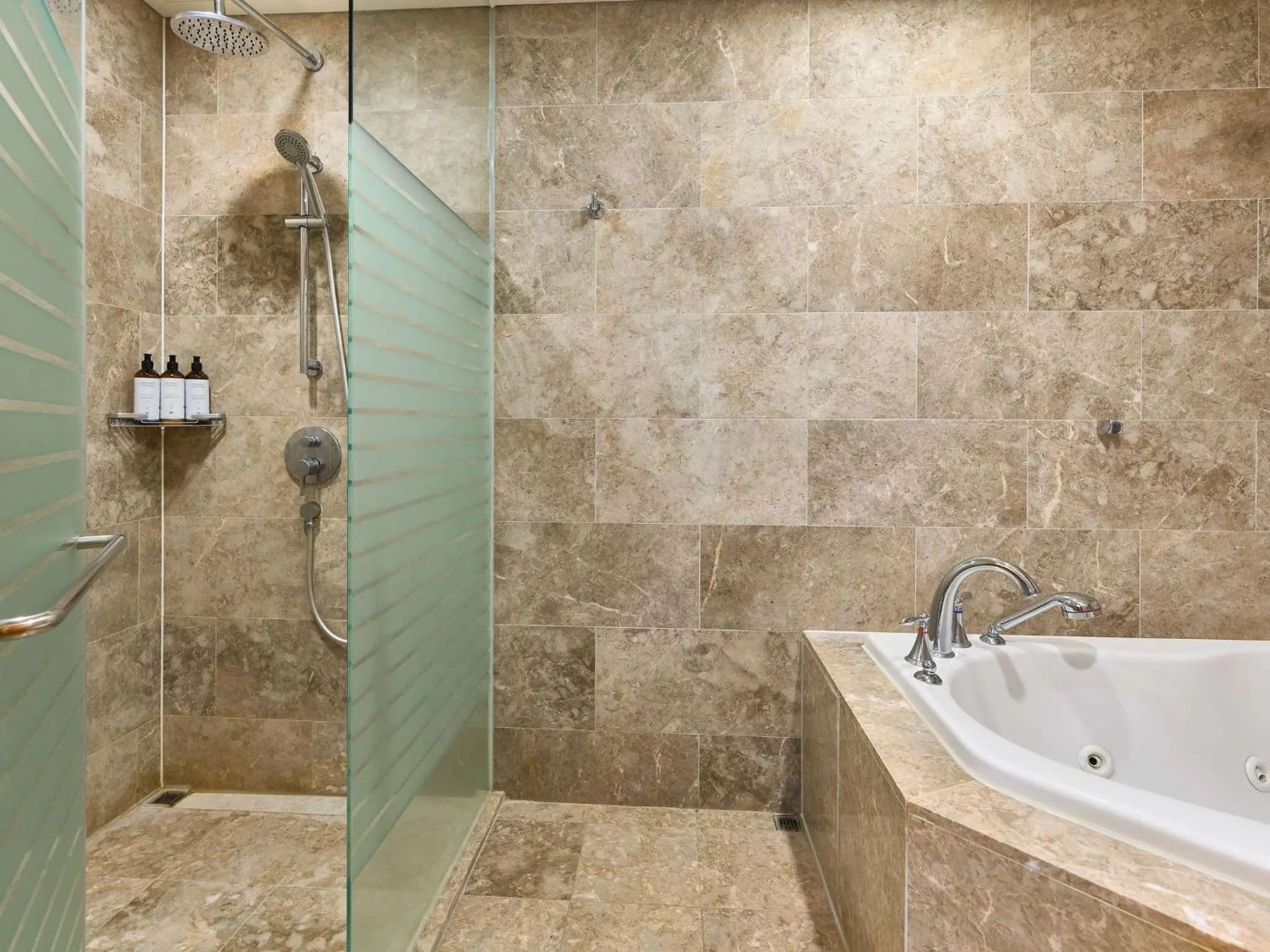 Shower in Mercure Ambassador Jeju