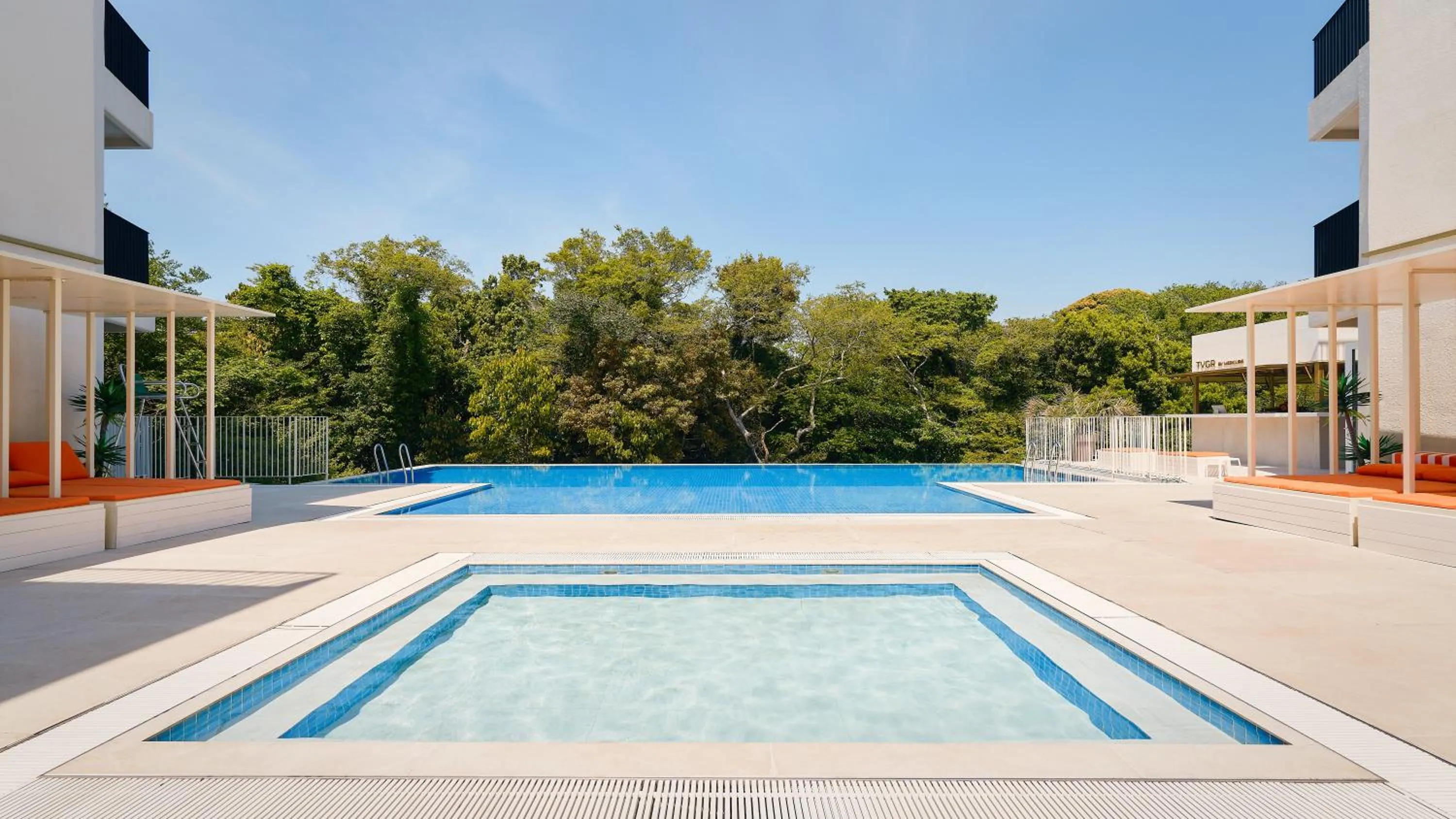 Swimming pool in Mercure Ambassador Jeju