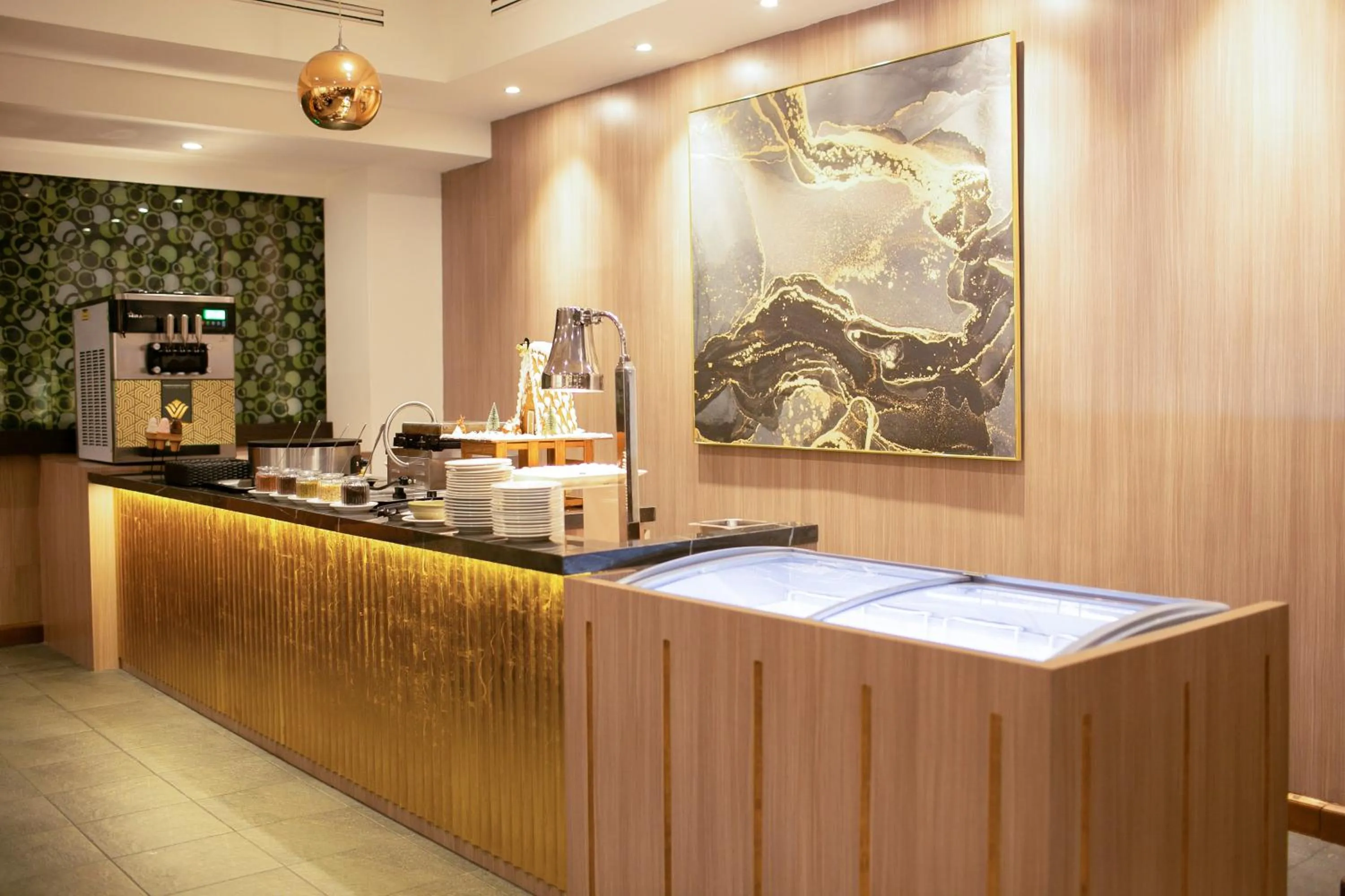 Restaurant/places to eat in Wyndham Casablanca Jakarta