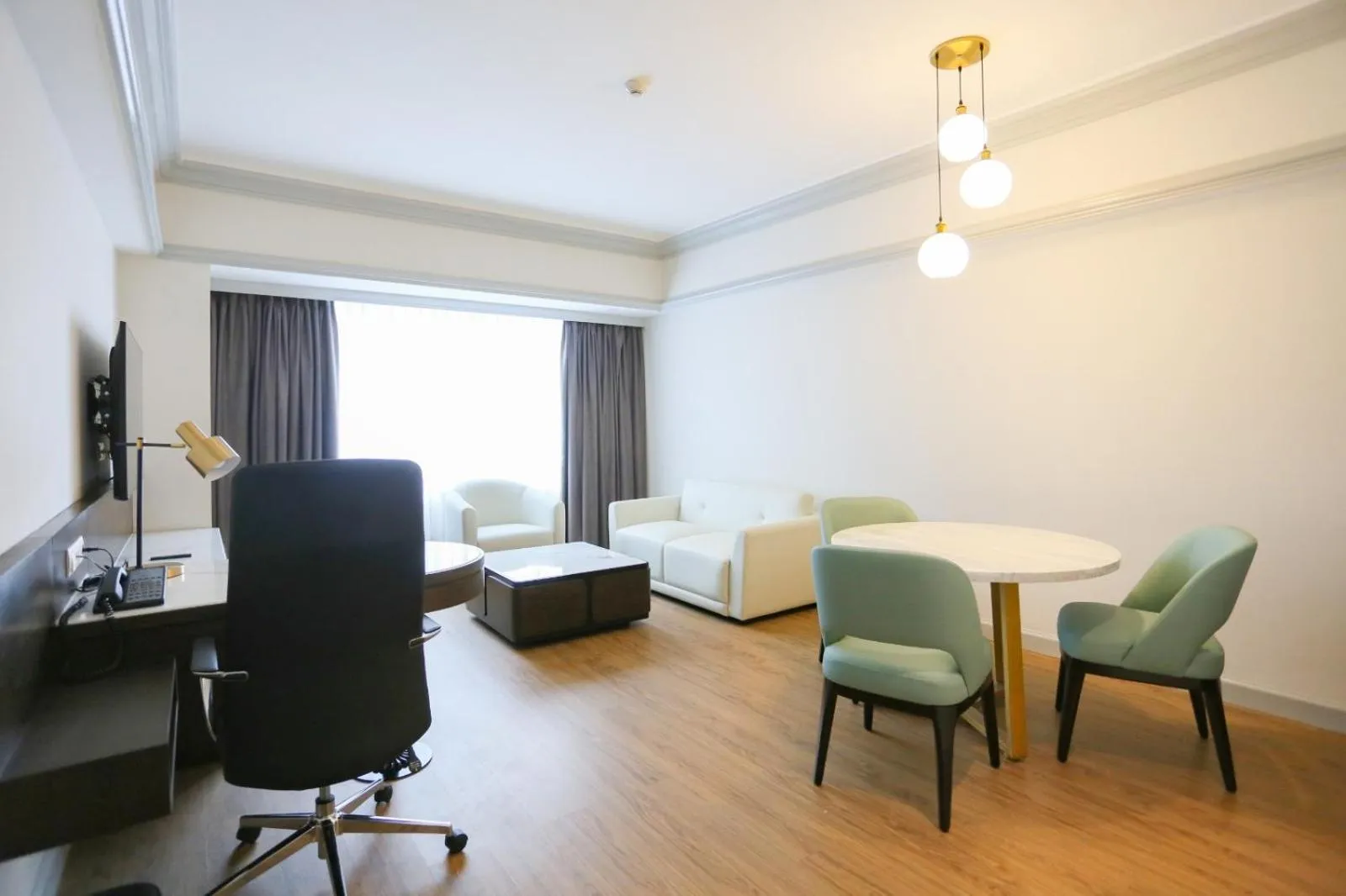 Dining area in Wyndham Casablanca Jakarta