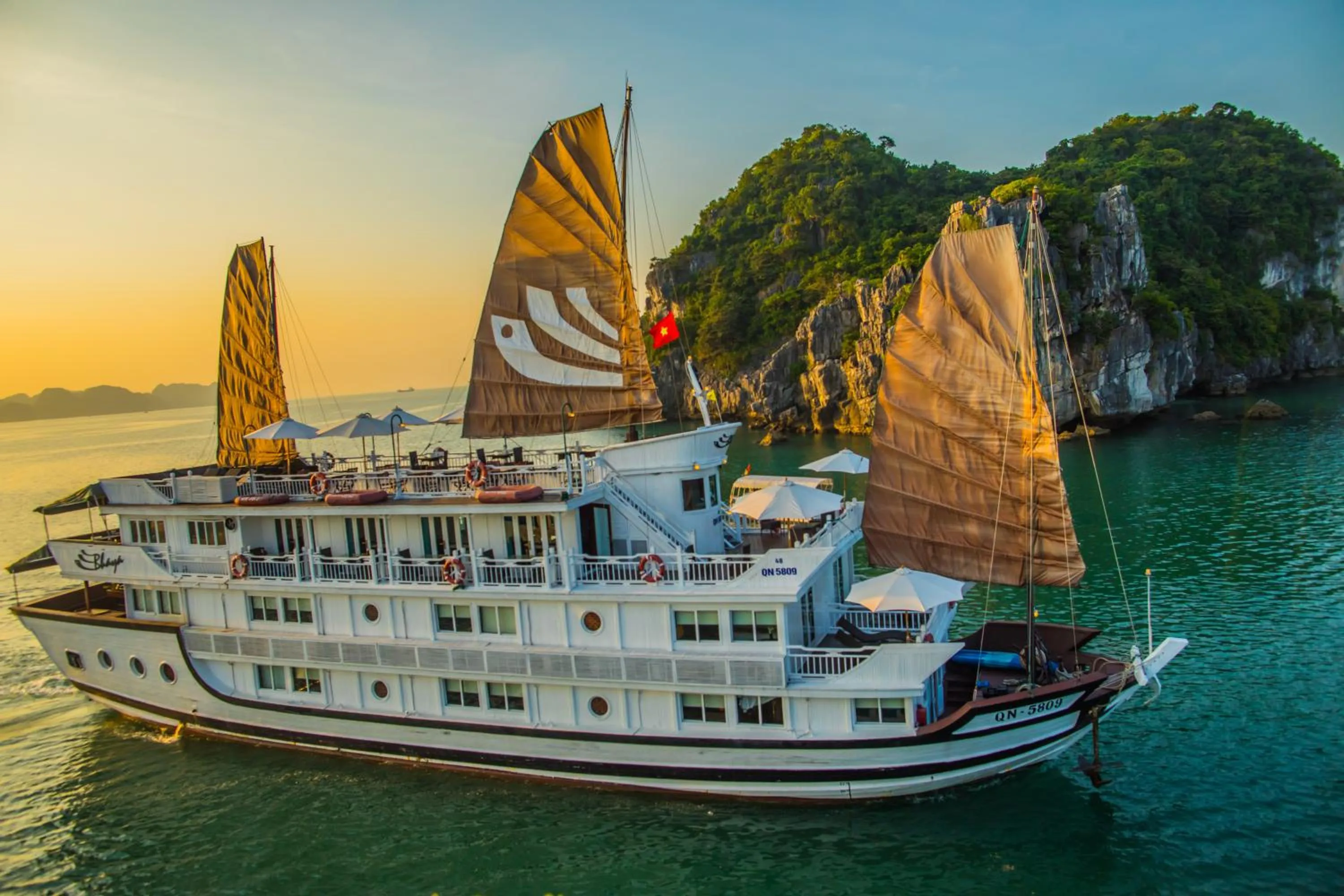 Bhaya Halong Cruises