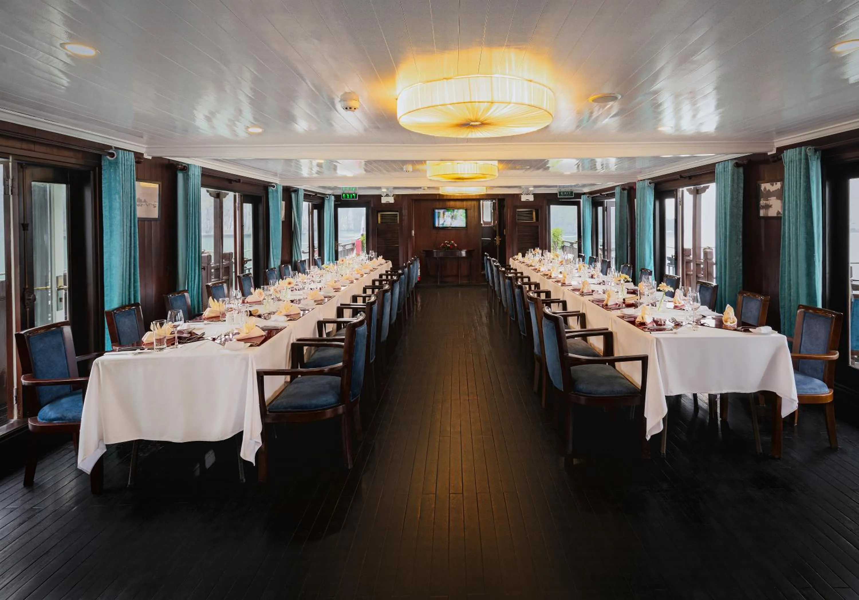 Restaurant/places to eat in Bhaya Halong Cruises