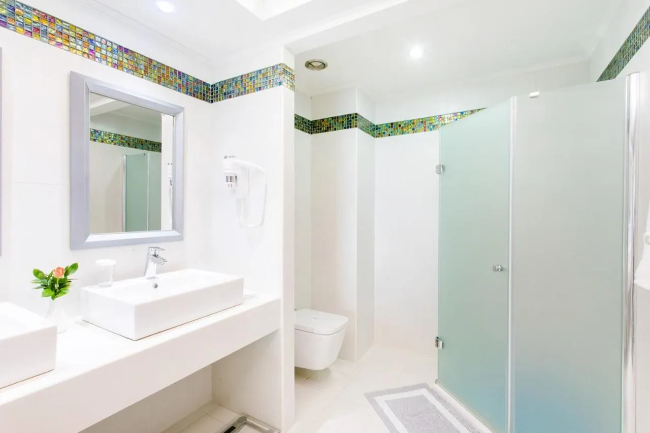 Shower in Atrium Platinum Resort & Spa