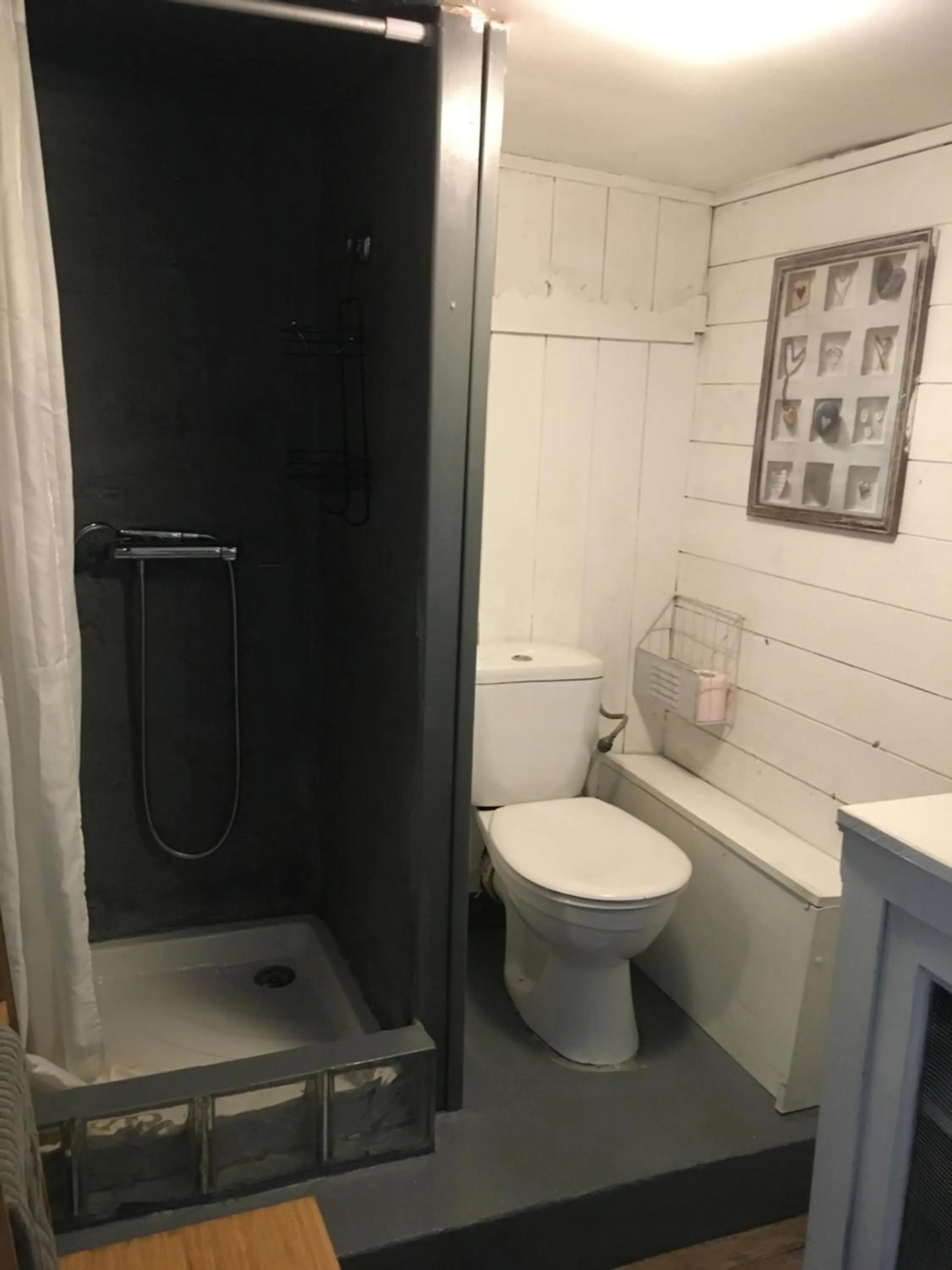 Bathroom in Les Studios de la Côte Roz - Voyageur Solo - Vue Mer