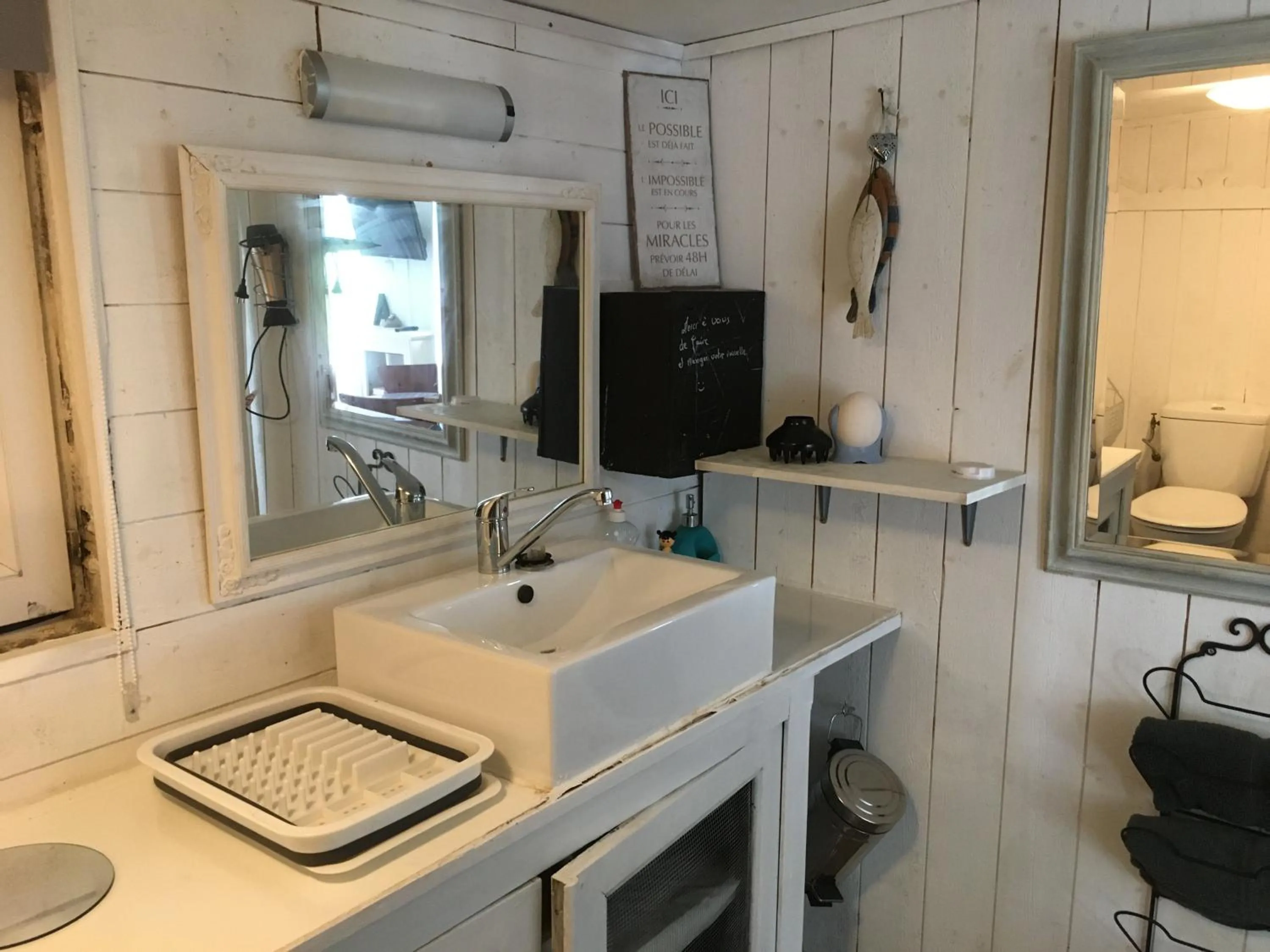 Bathroom in Les Studios de la Côte Roz - Voyageur Solo - Vue Mer