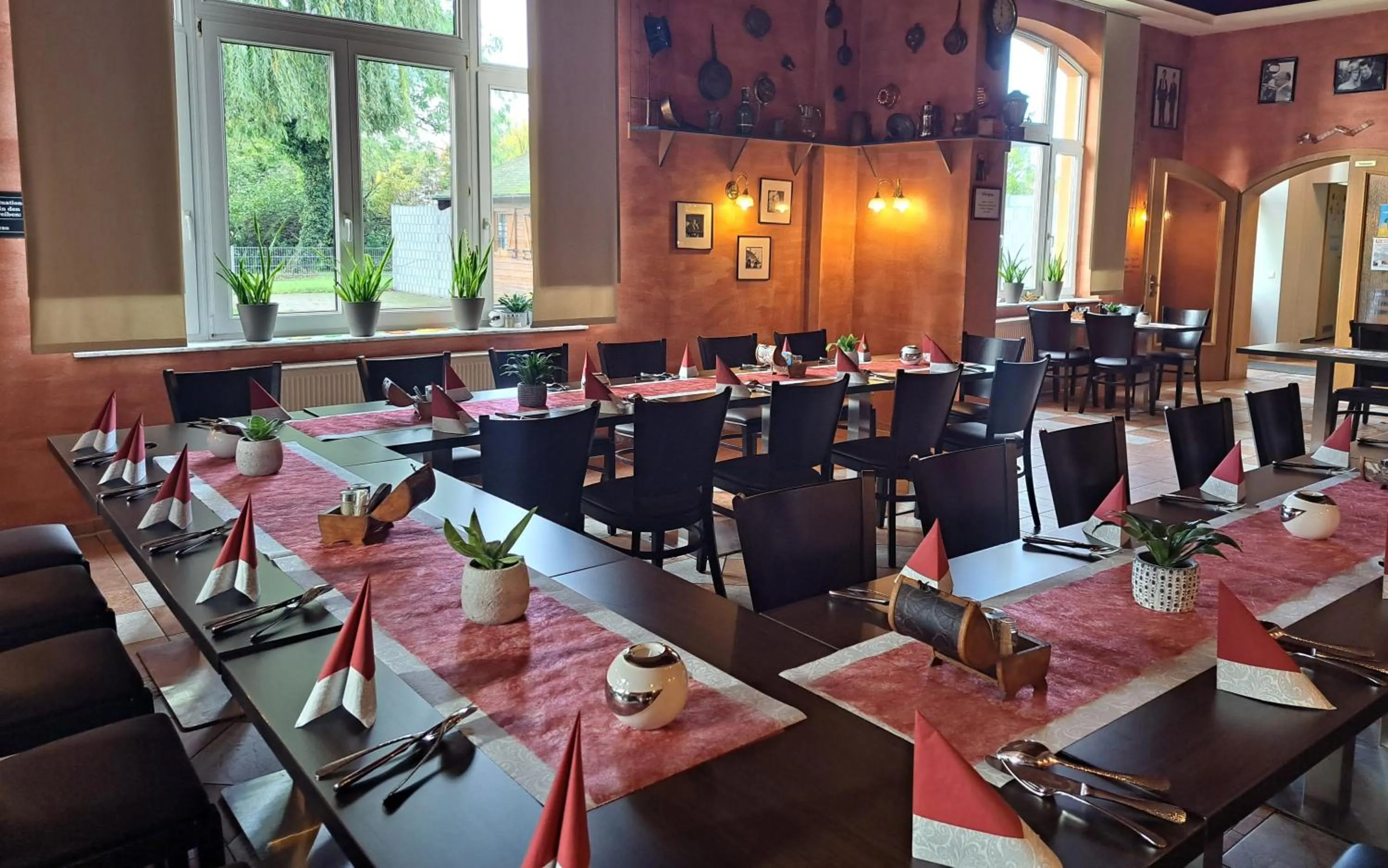 Restaurant/places to eat in Hotel Altes Badehaus