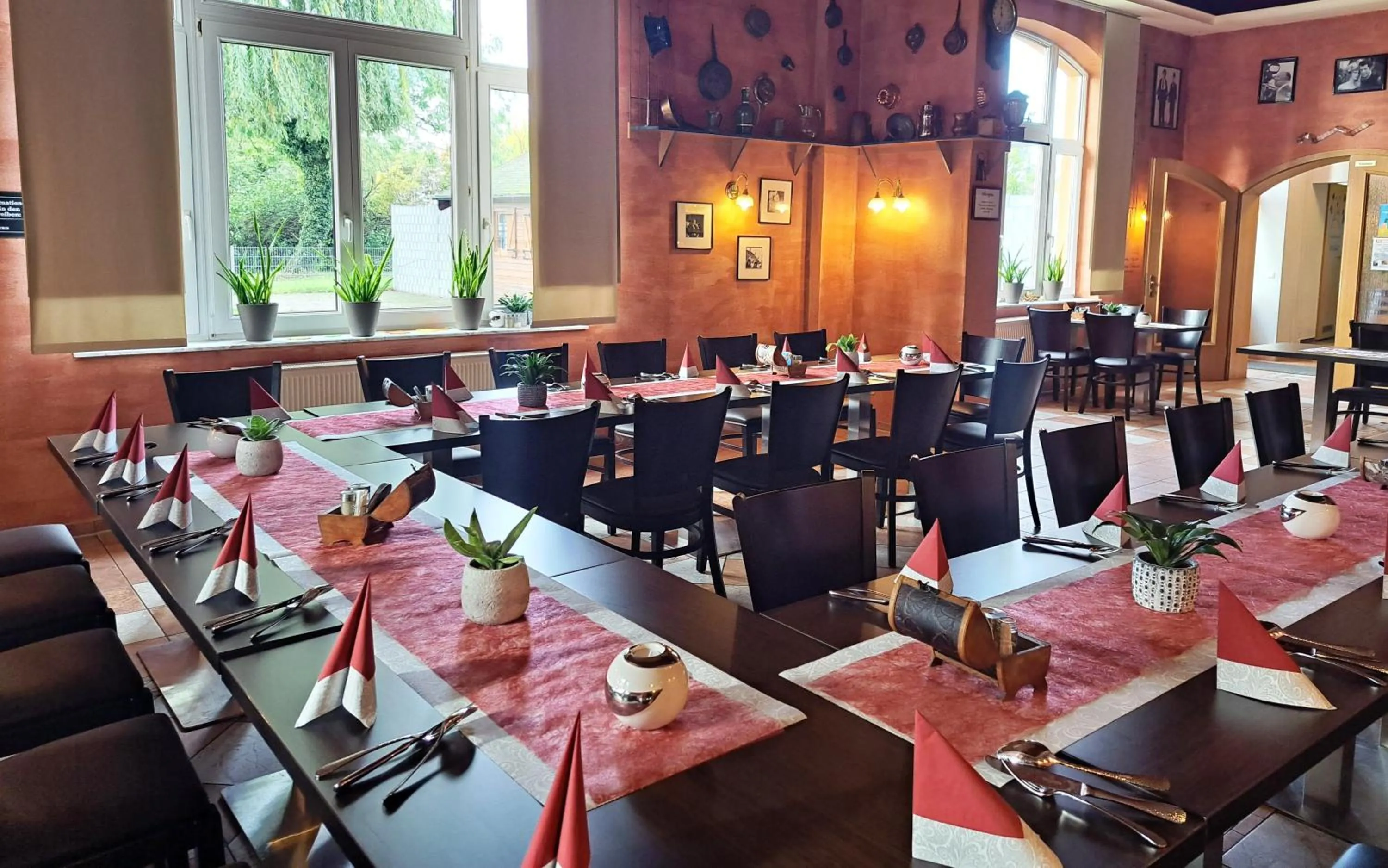Restaurant/places to eat in Hotel Altes Badehaus