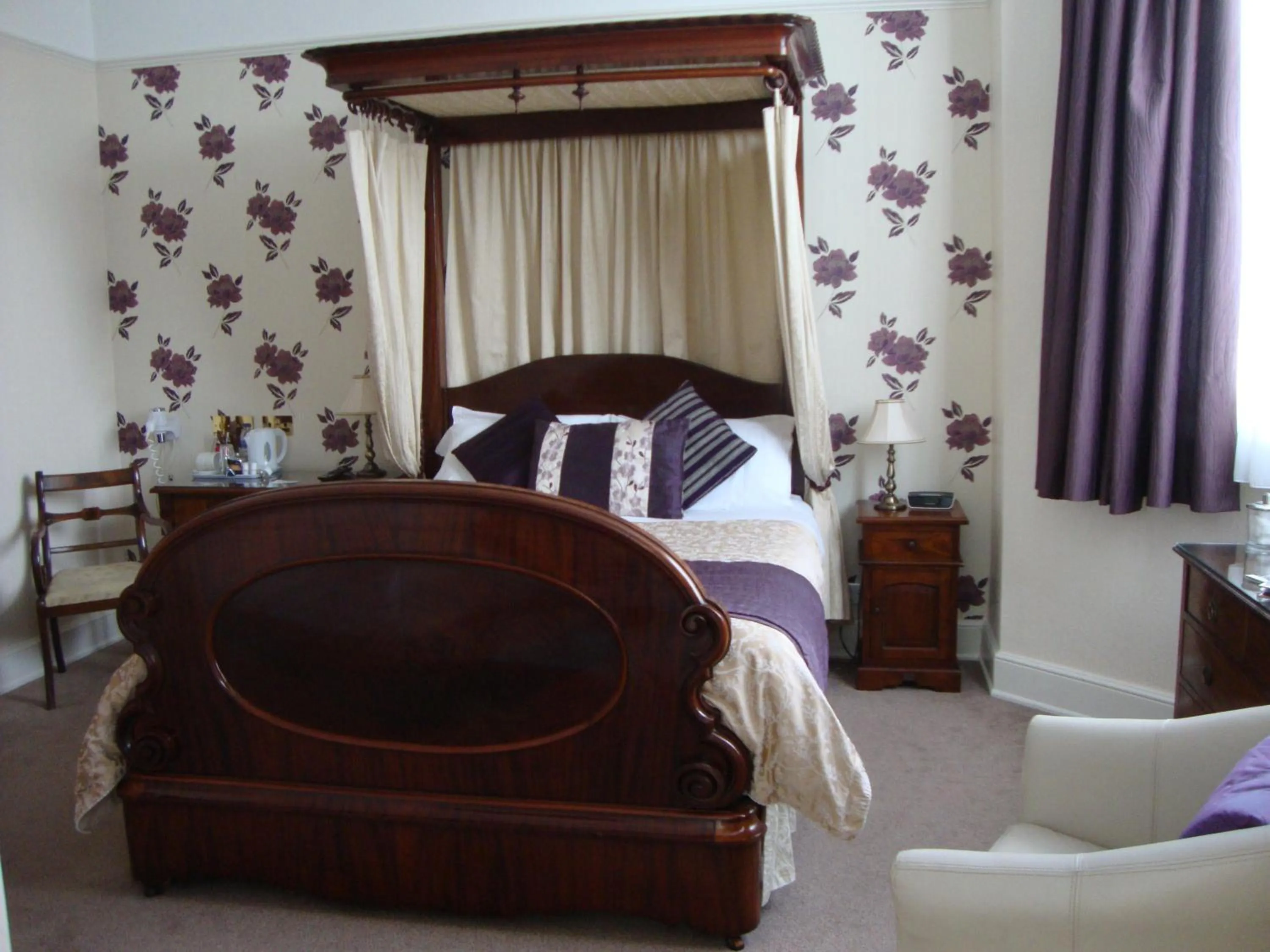 Bedroom, Bed in Ascot House