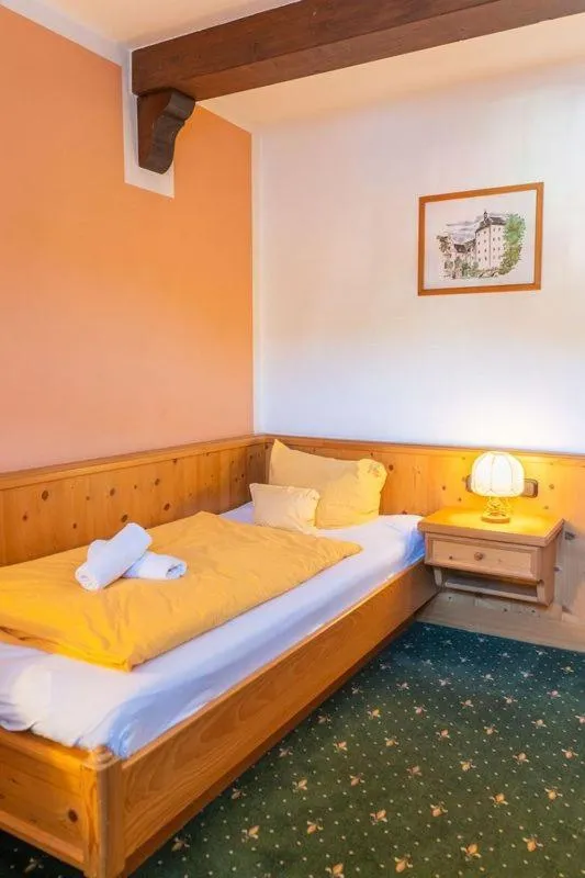 Photo of the whole room, Bed in Landhotel & Restaurant Kains Hof