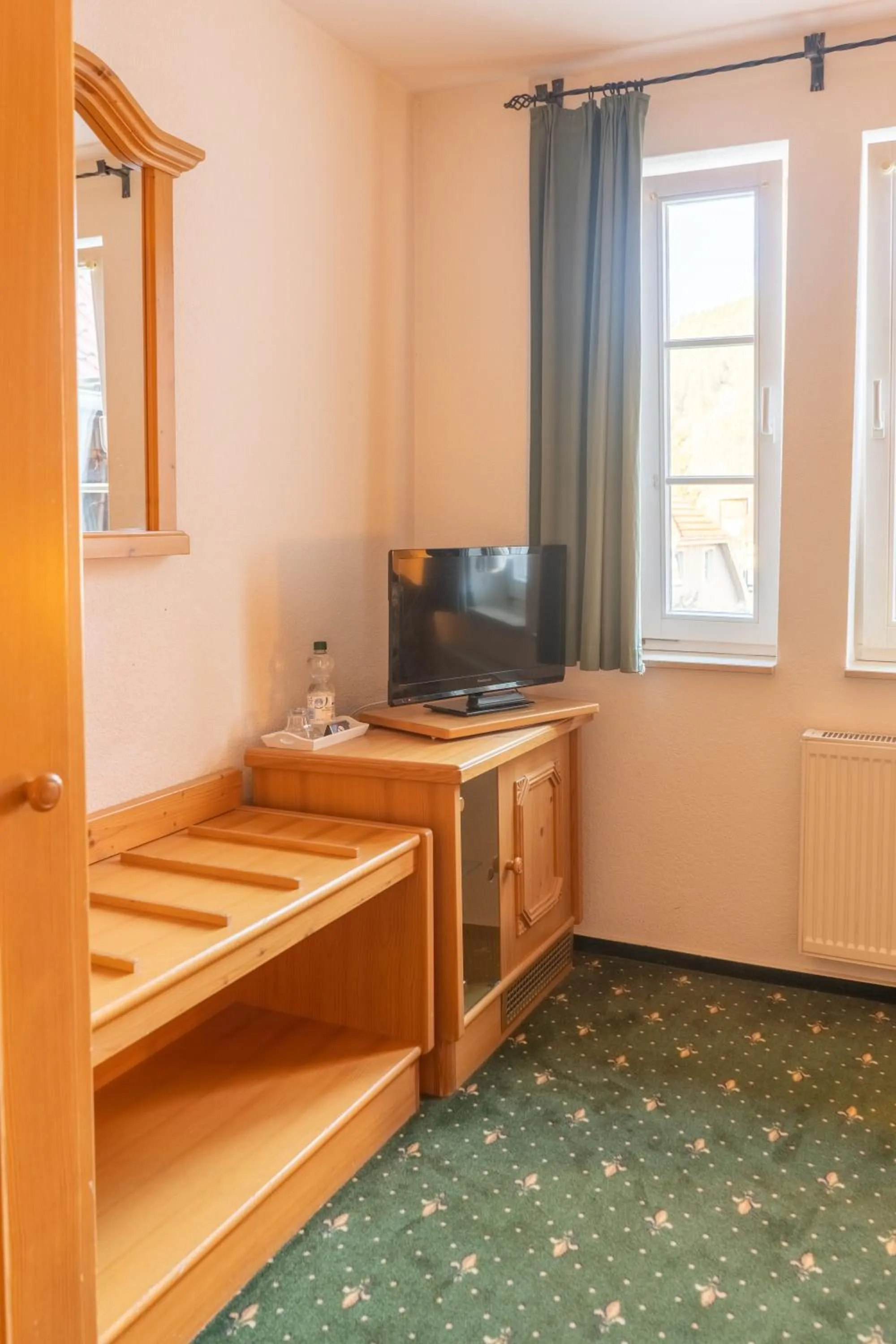 TV and multimedia in Landhotel & Restaurant Kains Hof