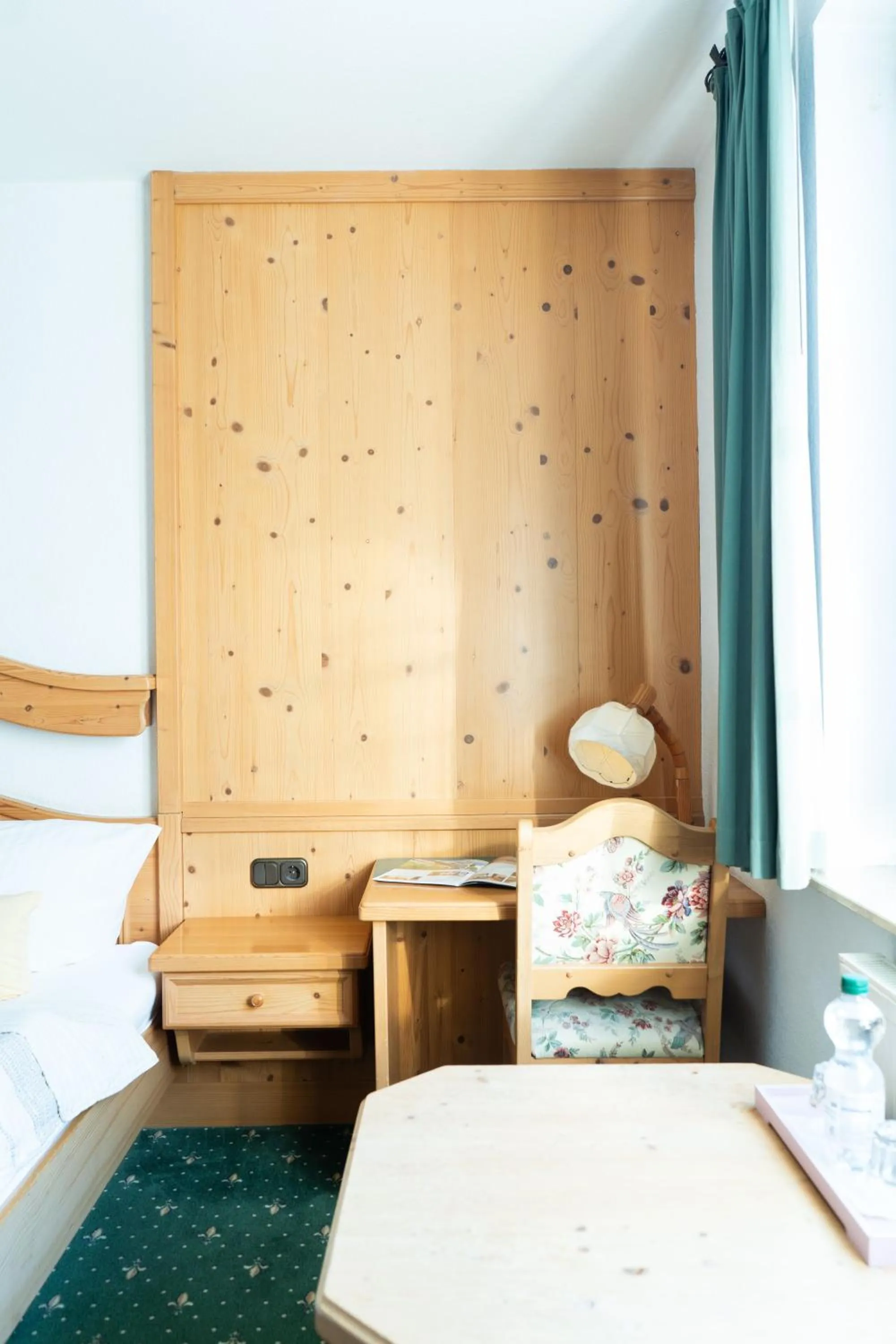 Living room, Bed in Landhotel & Restaurant Kains Hof