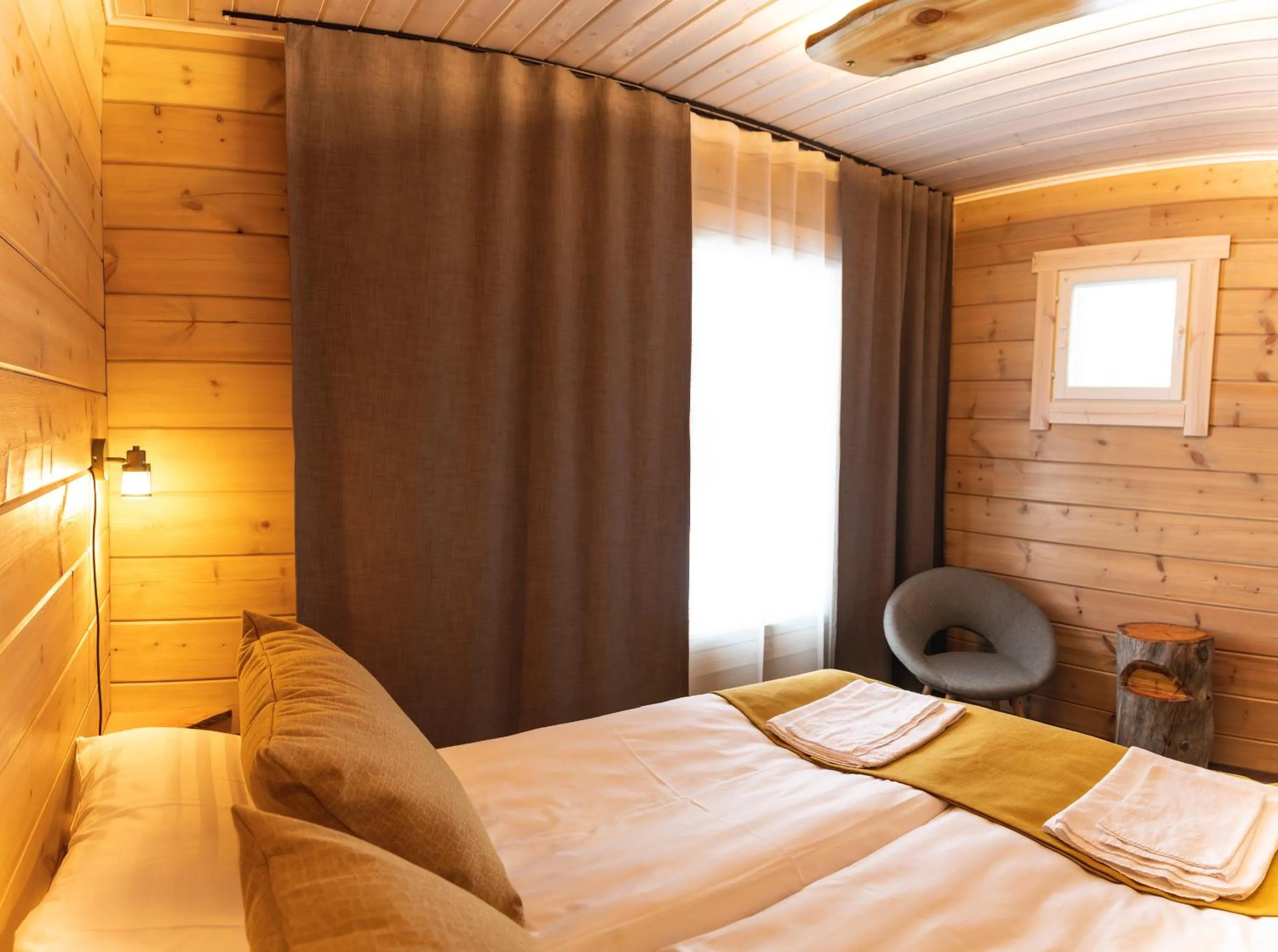 Photo of the whole room, Bed in Tankavaara Gold Village