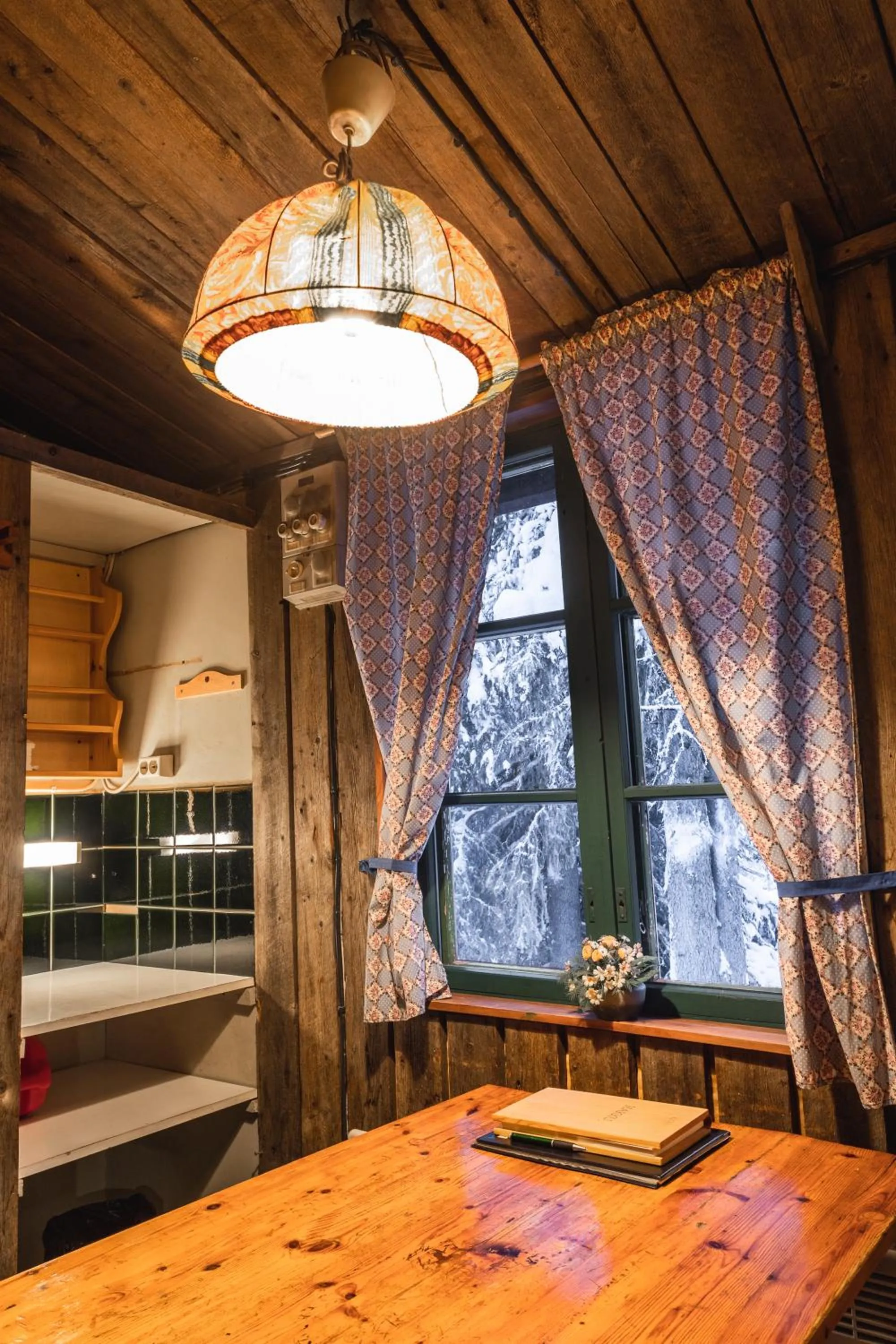 Photo of the whole room, Bed in Tankavaara Gold Village