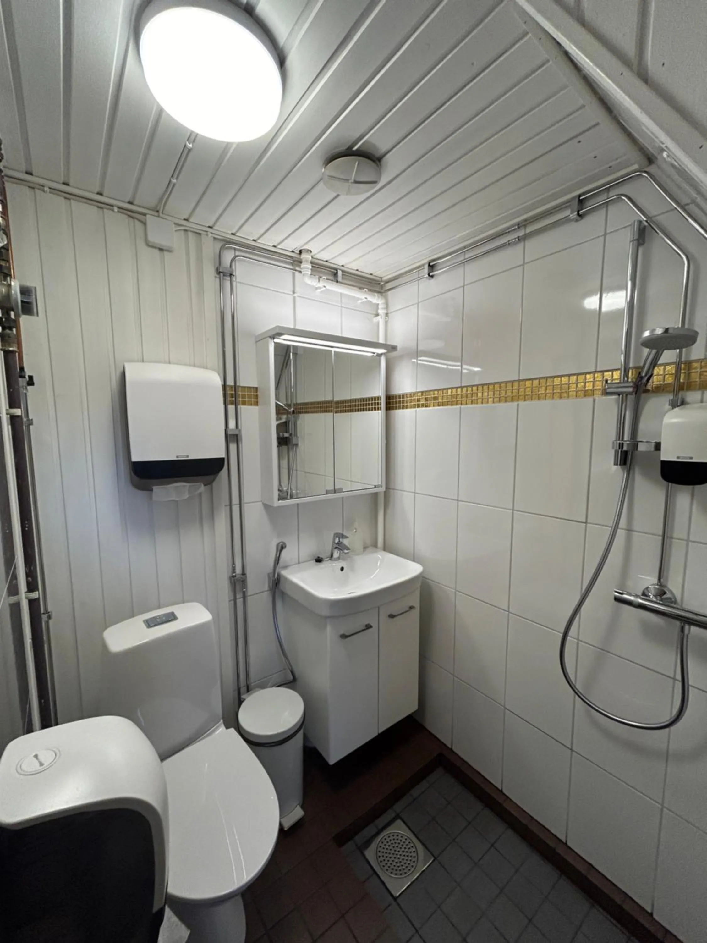 Shower in Tankavaara Gold Village