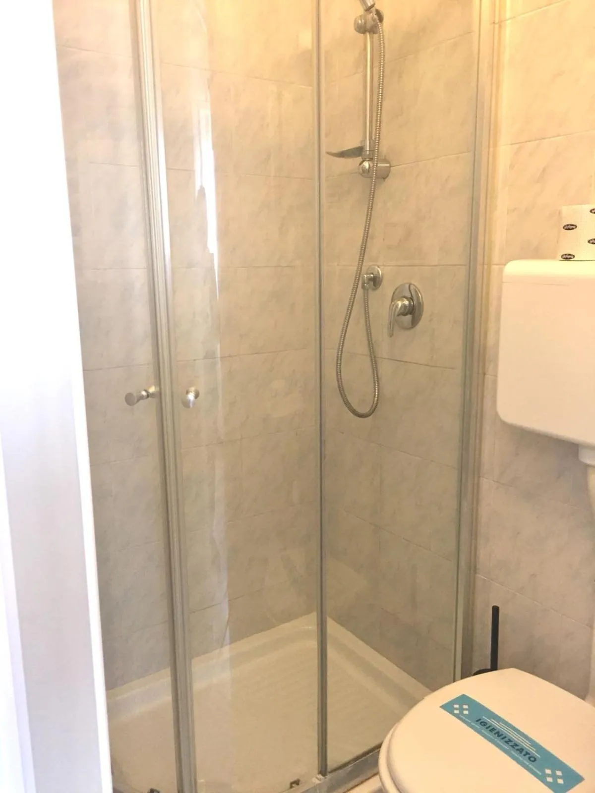 Shower in Hotel Ausonia B&B RiMiNi