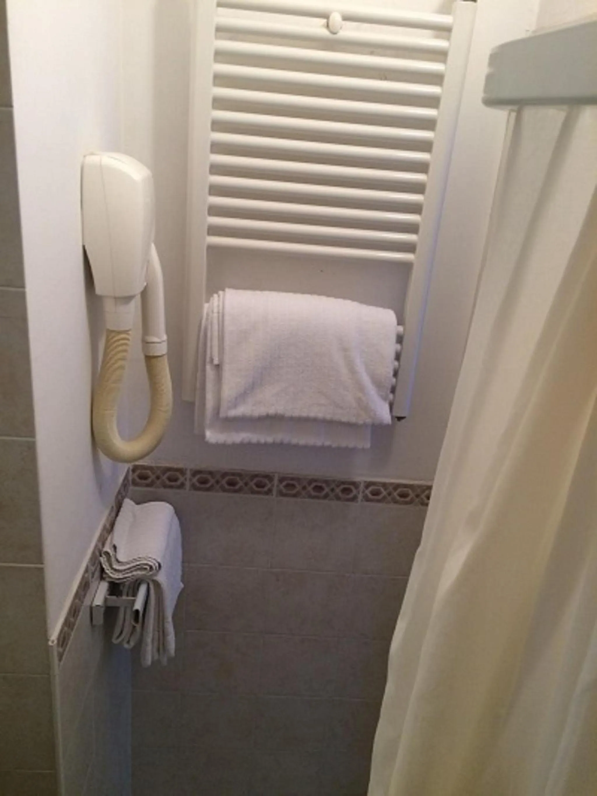 Bathroom in Hotel Ausonia B&B RiMiNi