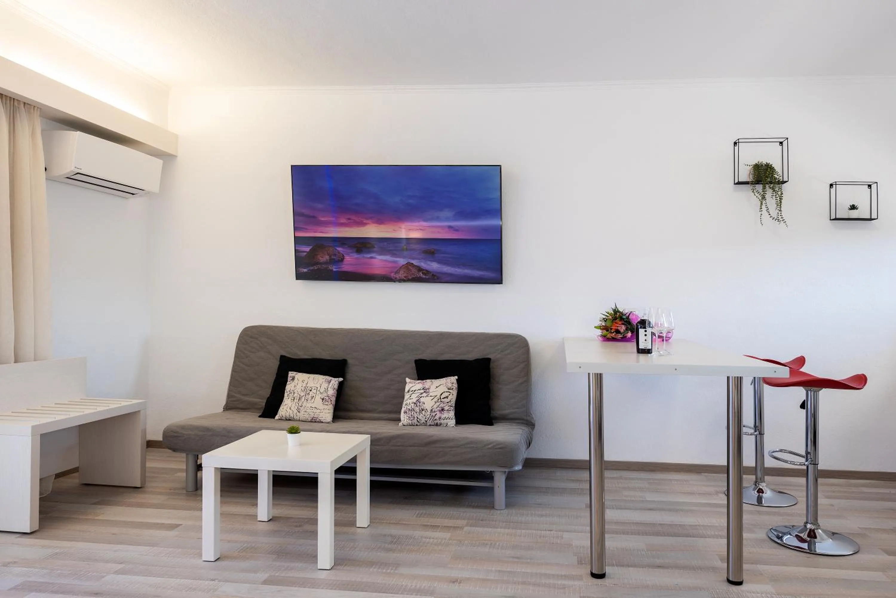 Living room in Terinikos Sunny Garden Hotel & Junior Suites New Renovation 2025