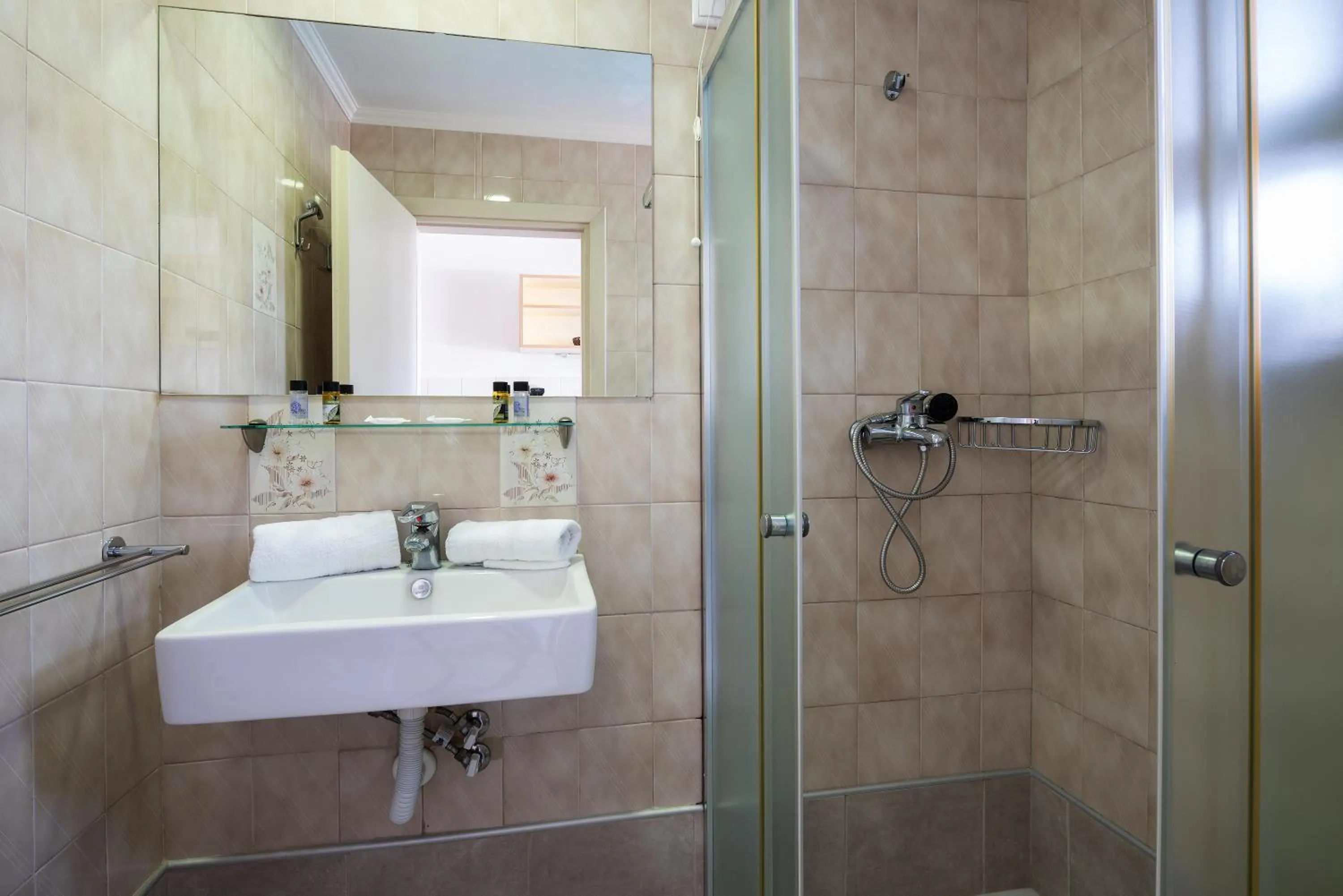 Terinikos Sunny Garden Hotel & Junior Suites New Renovation 2025