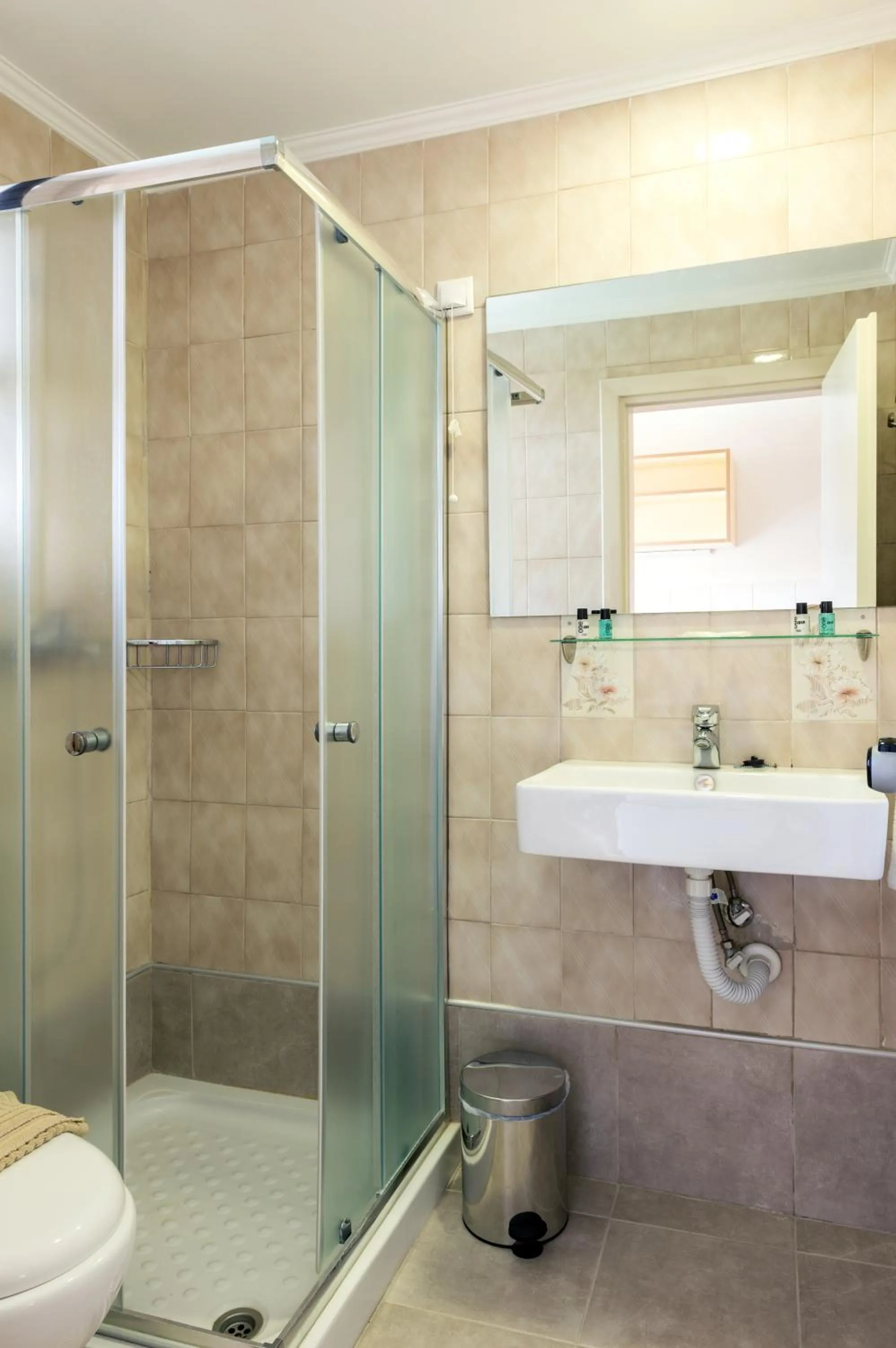 Shower in Terinikos Sunny Garden Hotel & Junior Suites New Renovation 2025