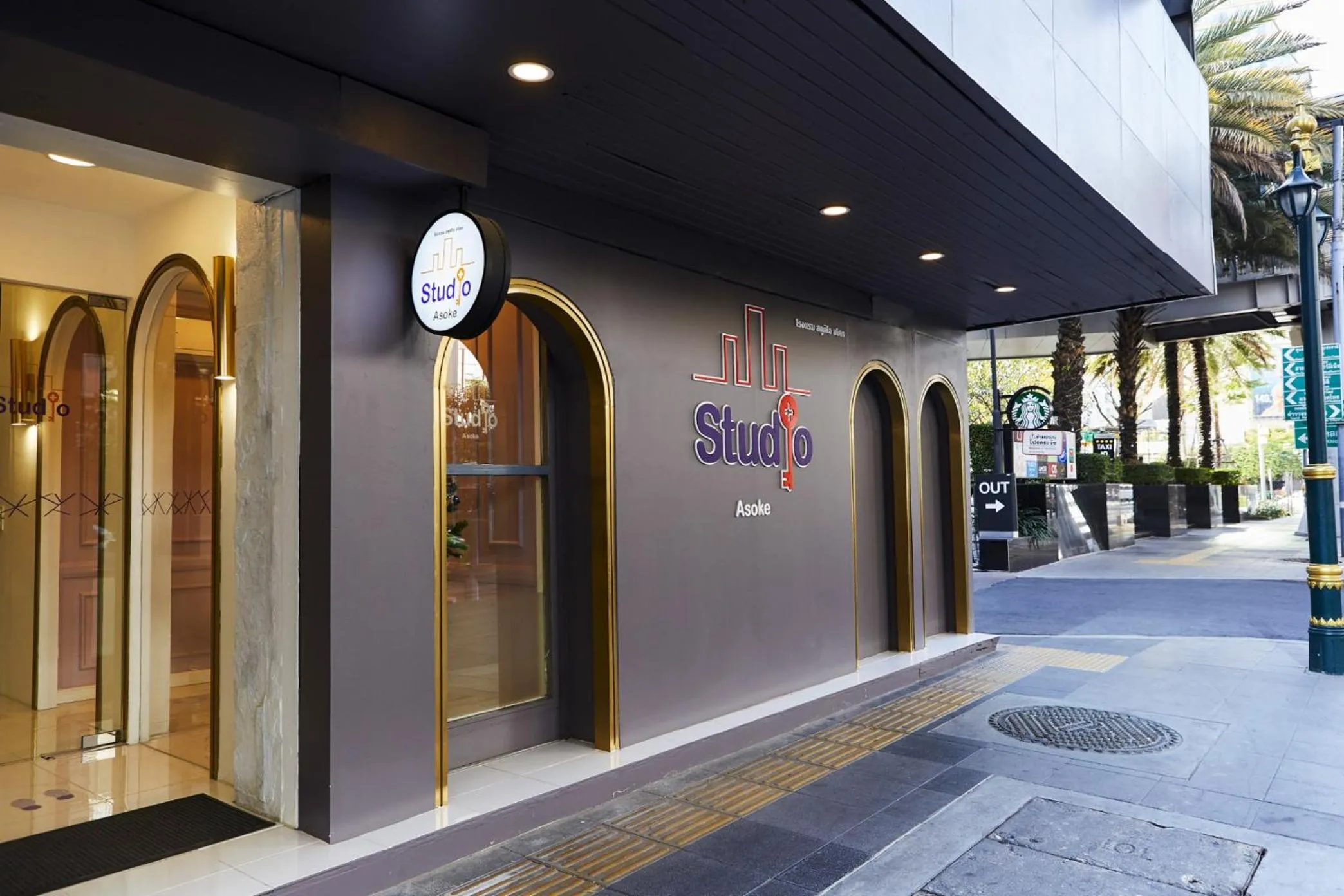 Facade/entrance in Studio Asoke