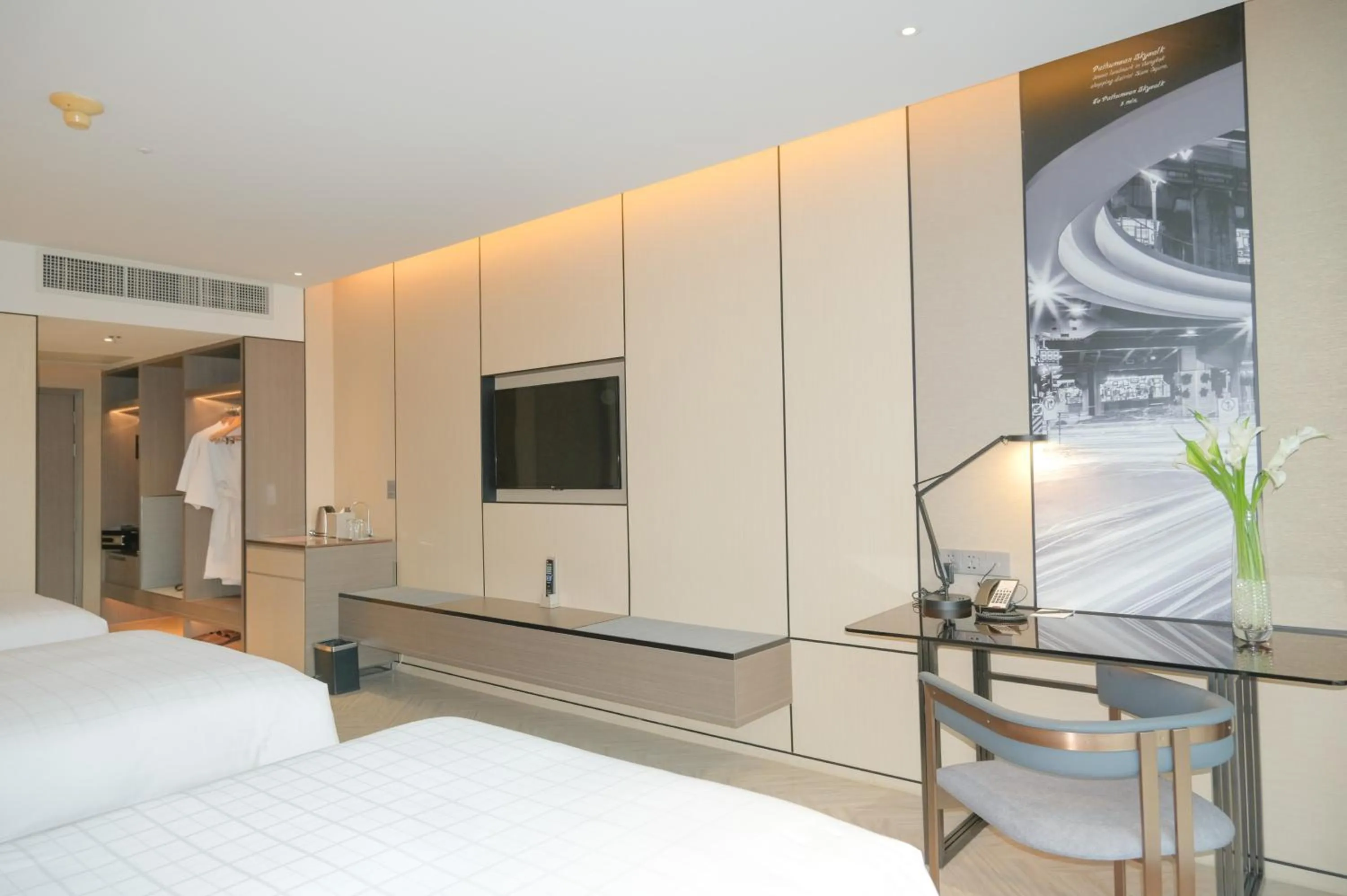 Facility for disabled guests, Bed in Pathumwan Princess Hotel