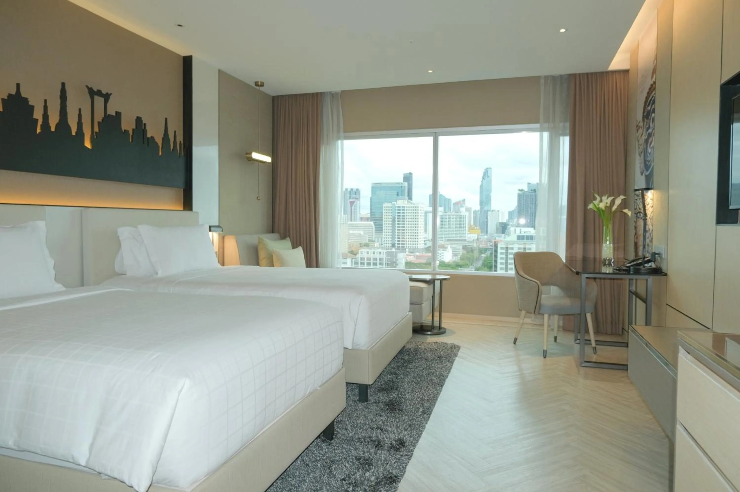 City view, Bed in Pathumwan Princess Hotel