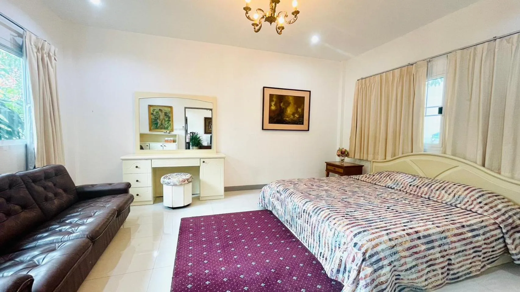 Photo of the whole room, Bed in Baan Ing Khao