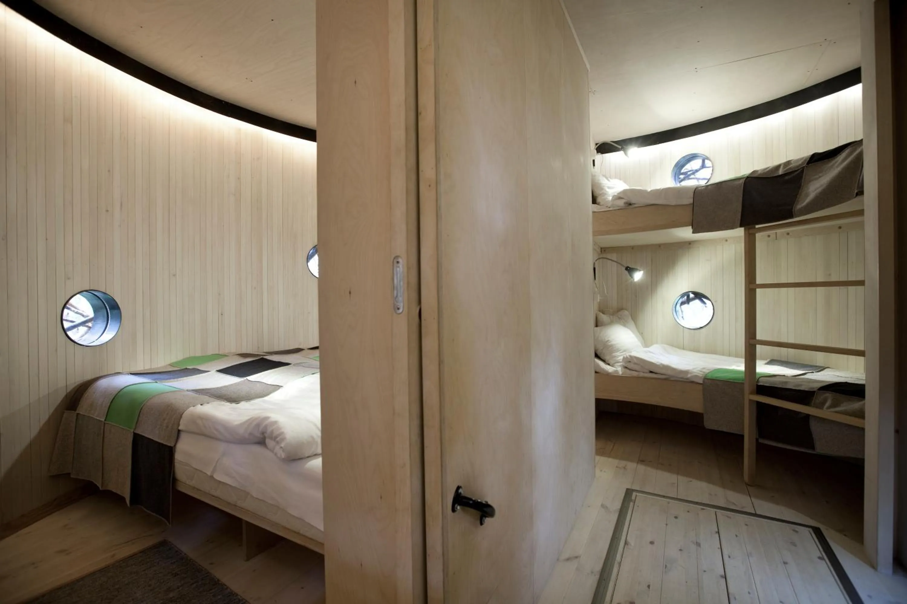 Photo of the whole room, Bed in Treehotel