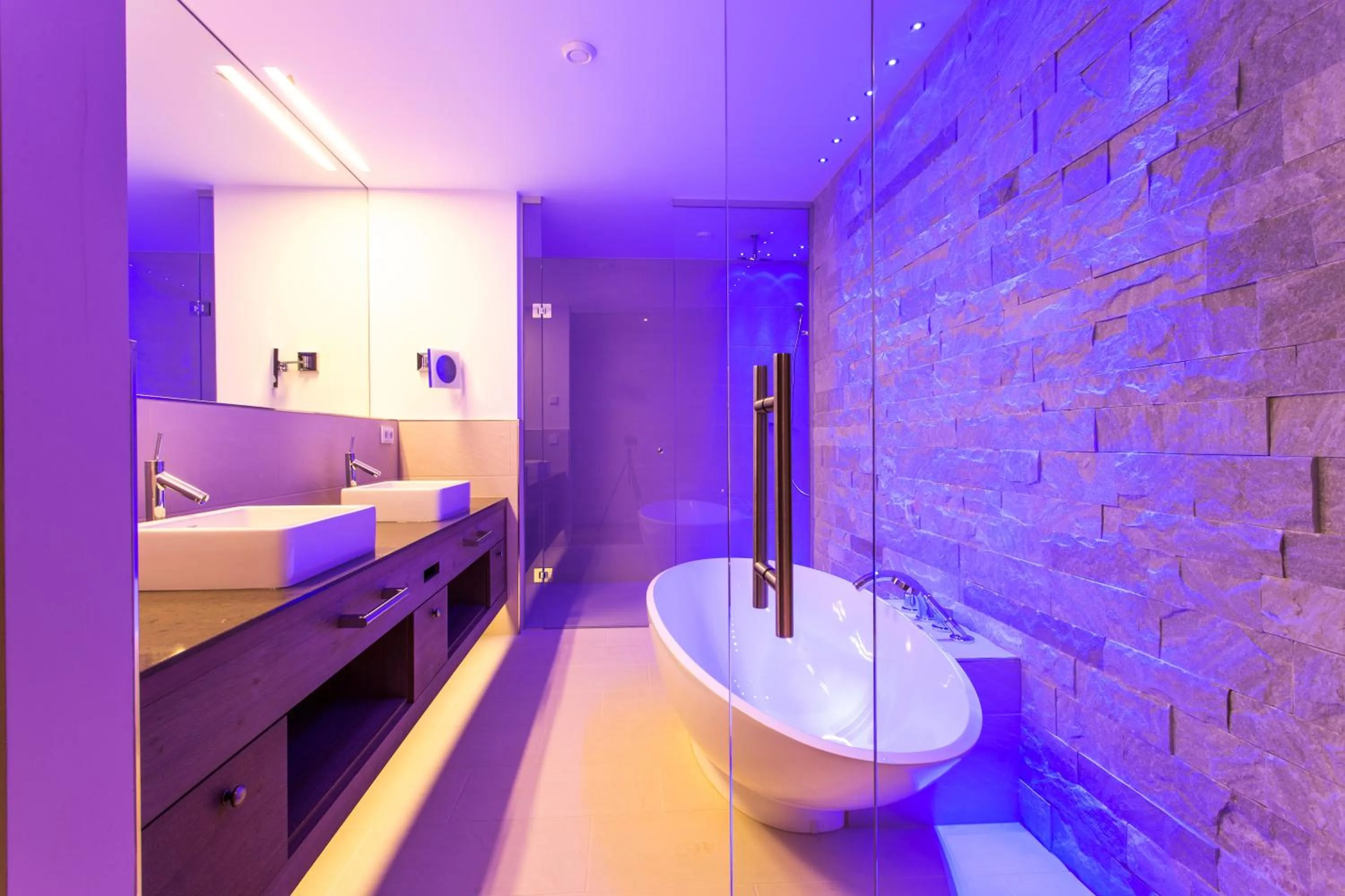 Bathroom, Bed in Sporthotel Ellmau in Tirol