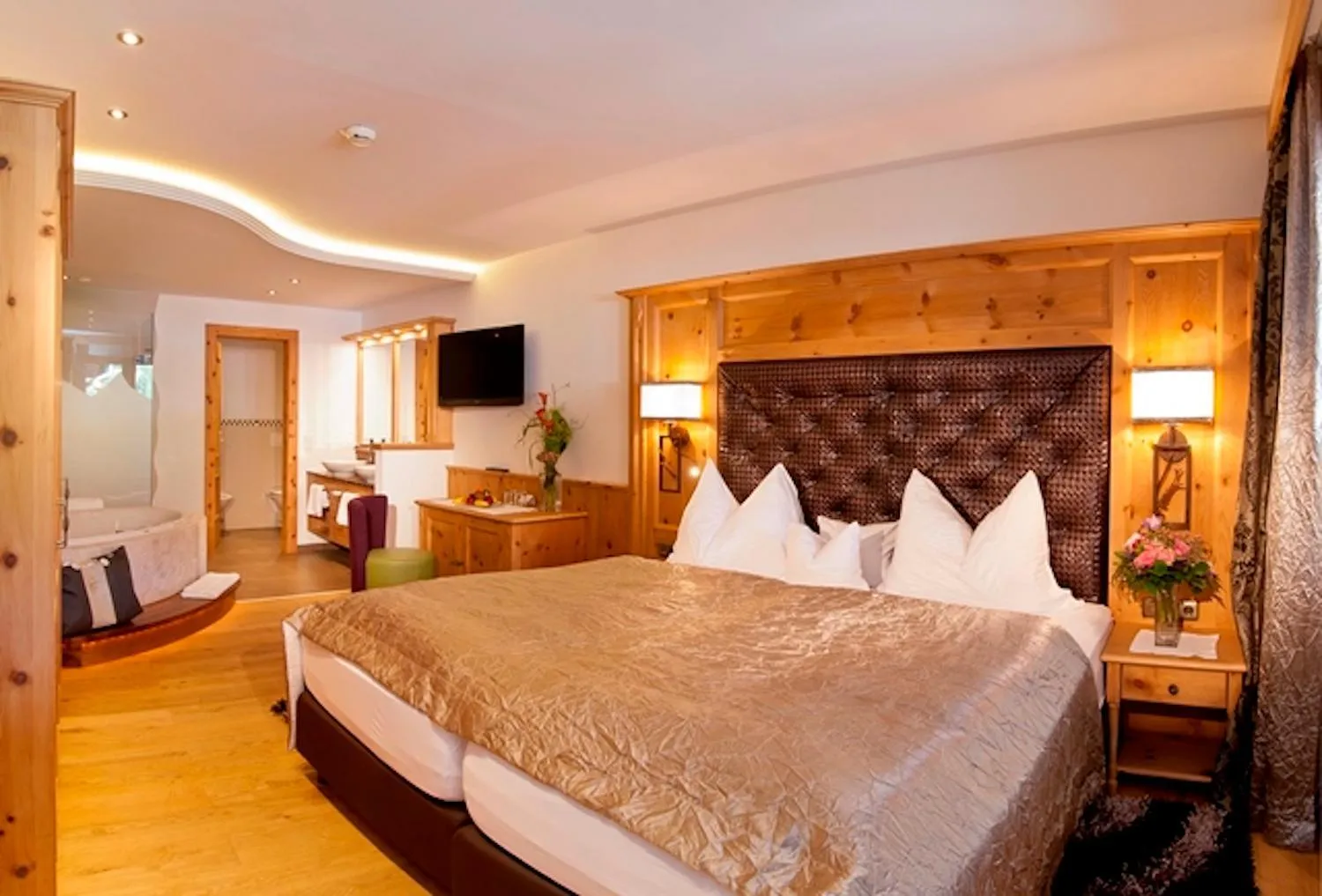 Photo of the whole room, Bed in Sporthotel Ellmau in Tirol