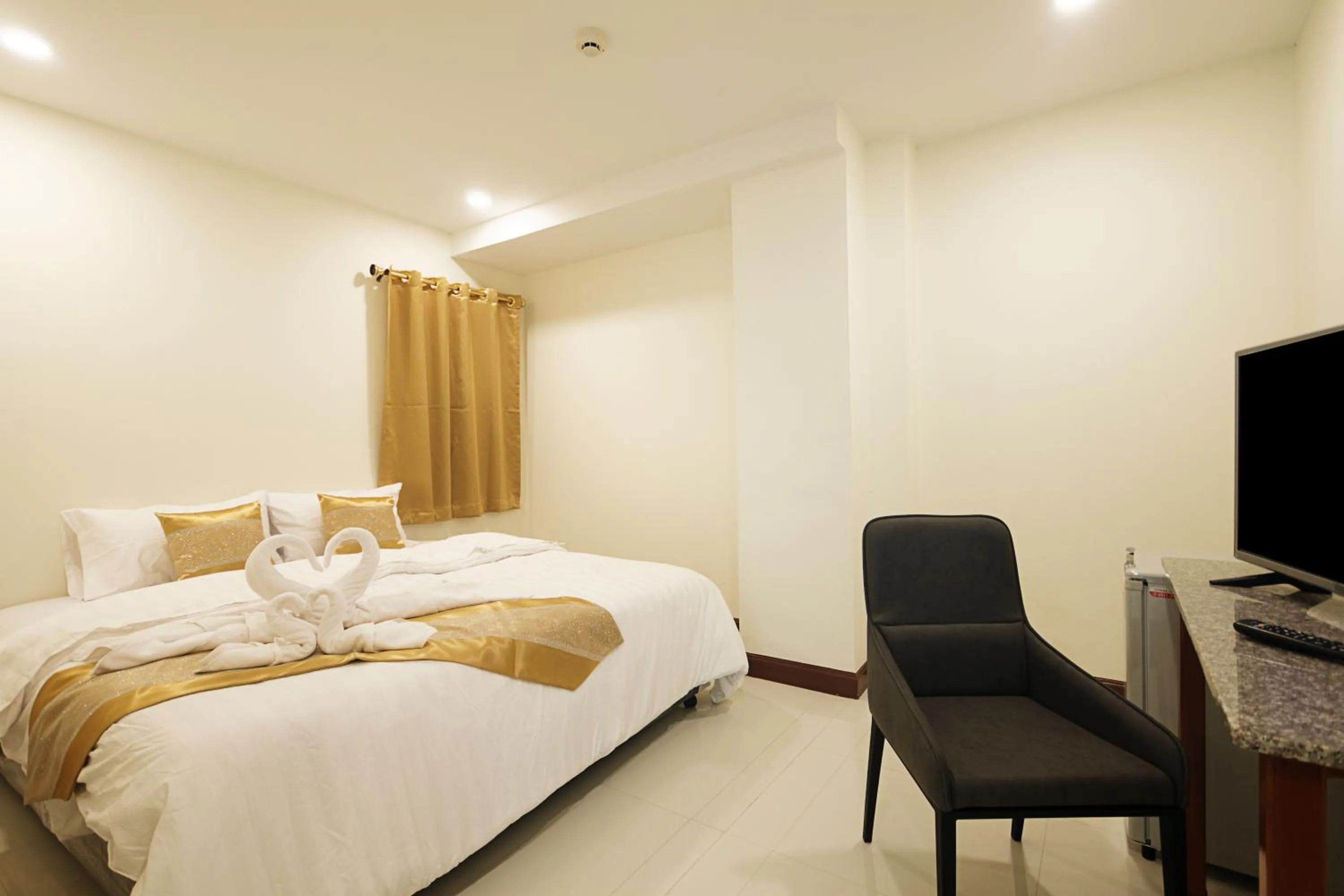 Shower, Bed in Happy Hostel