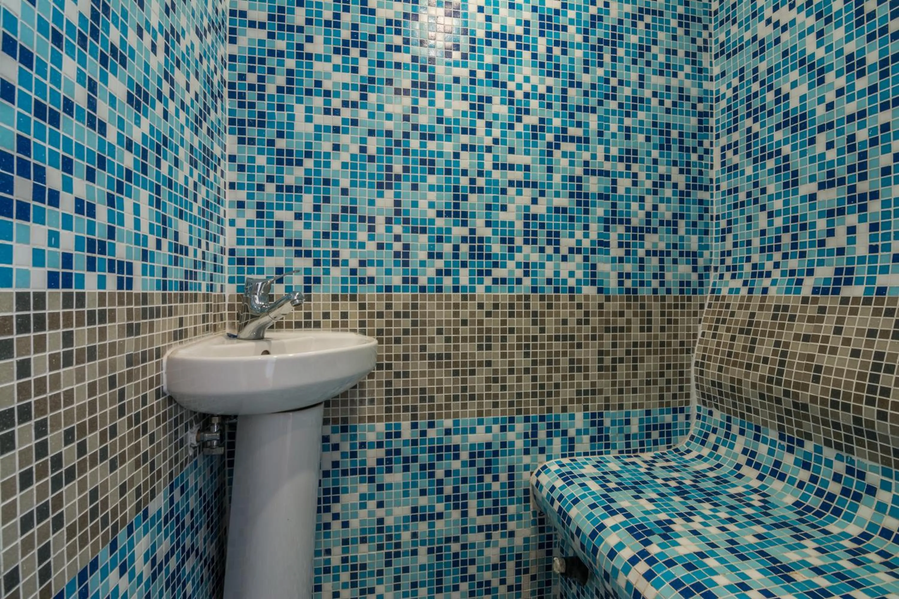 Property building in Grami Hotel