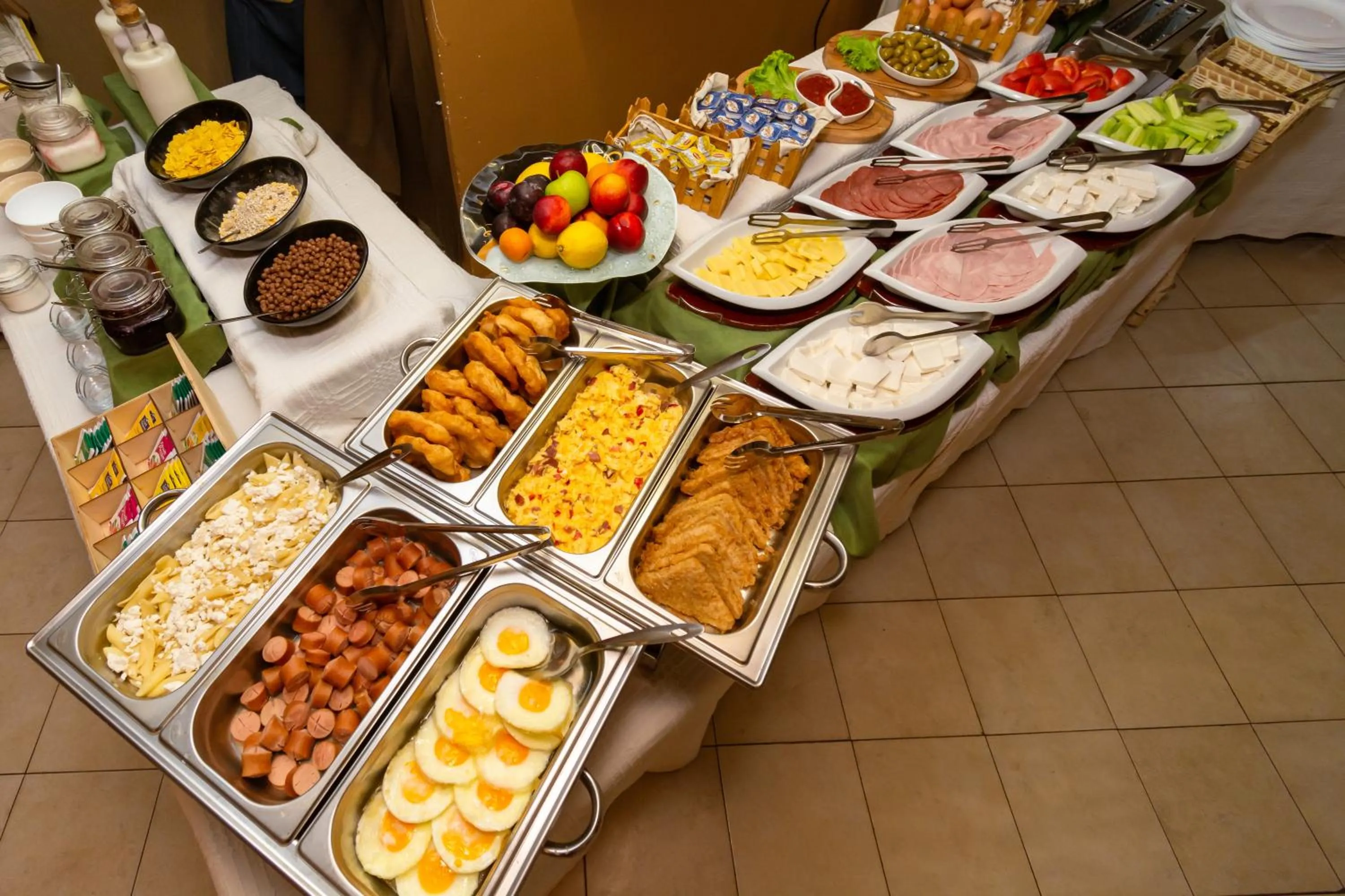 Food and drinks in Grami Hotel