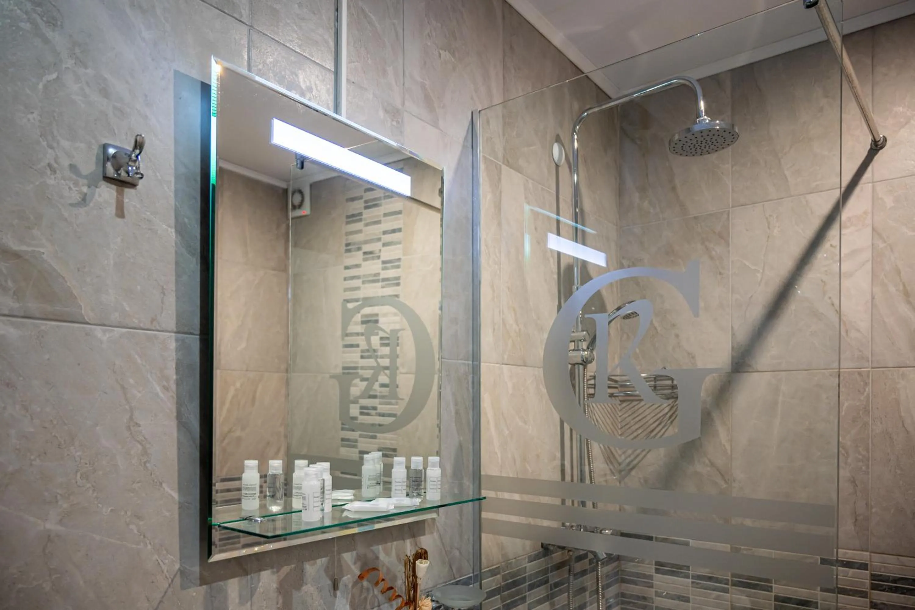 Shower in Grami Hotel