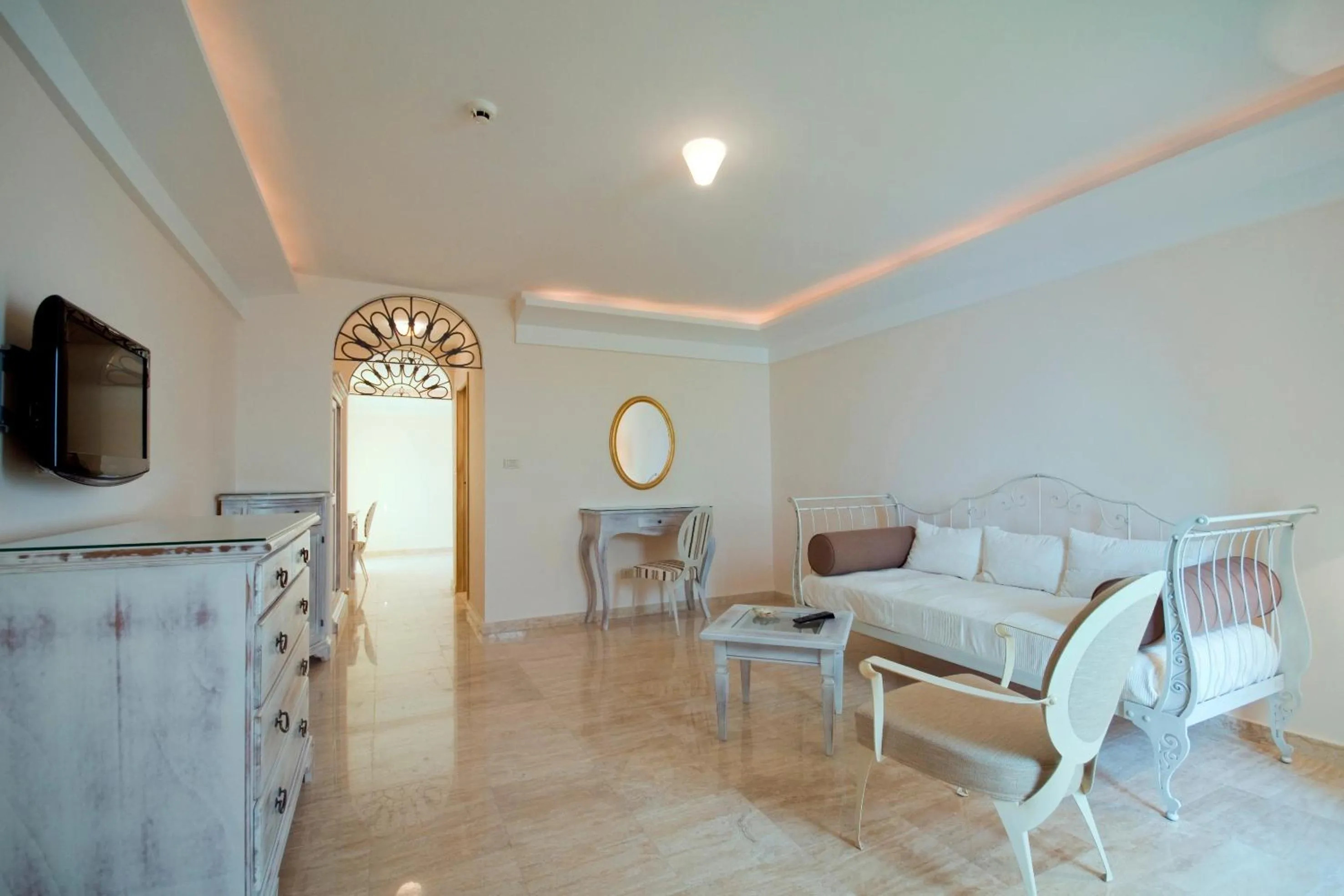 Communal lounge/ TV room in Hotel Azimut