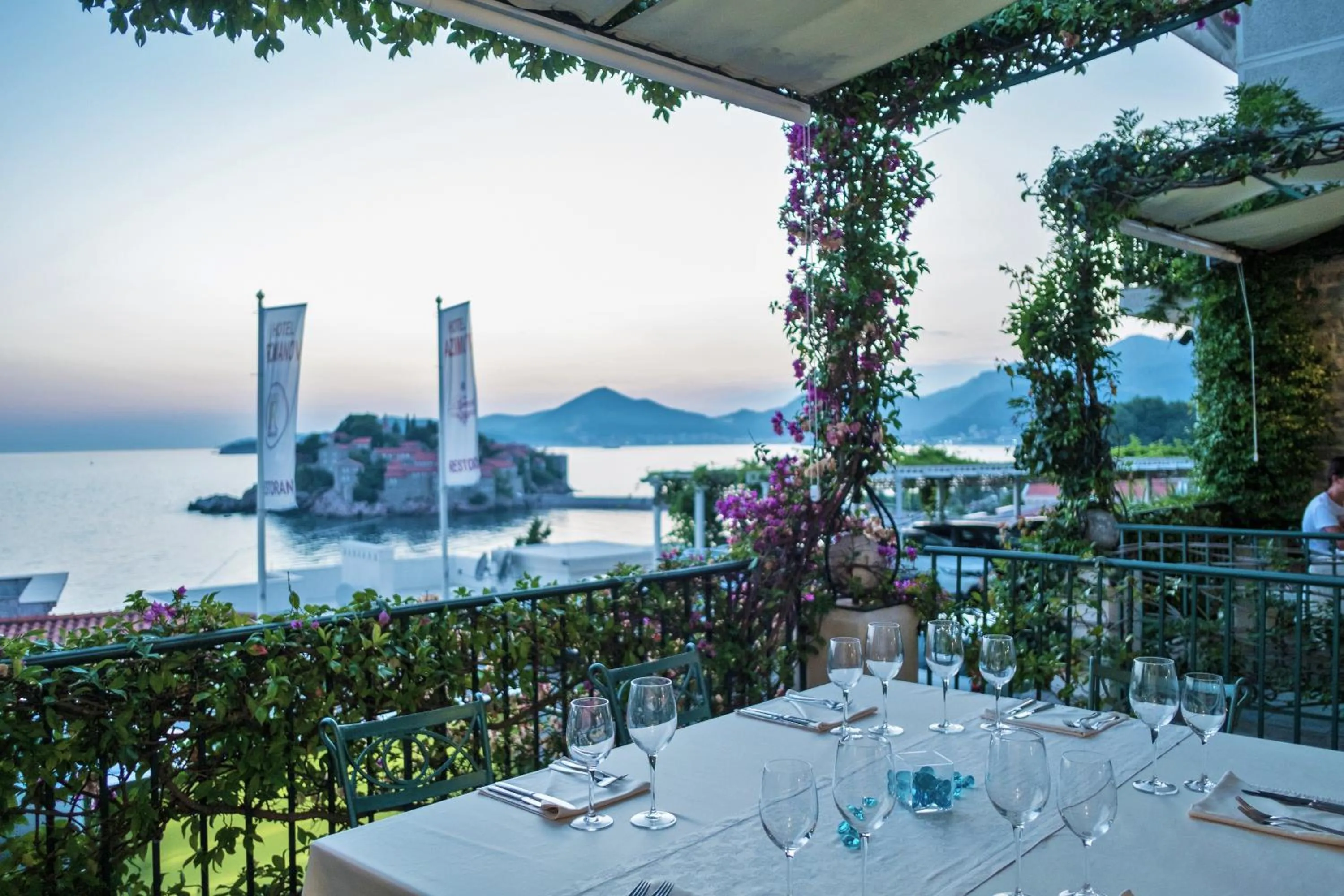 Patio in Hotel Azimut