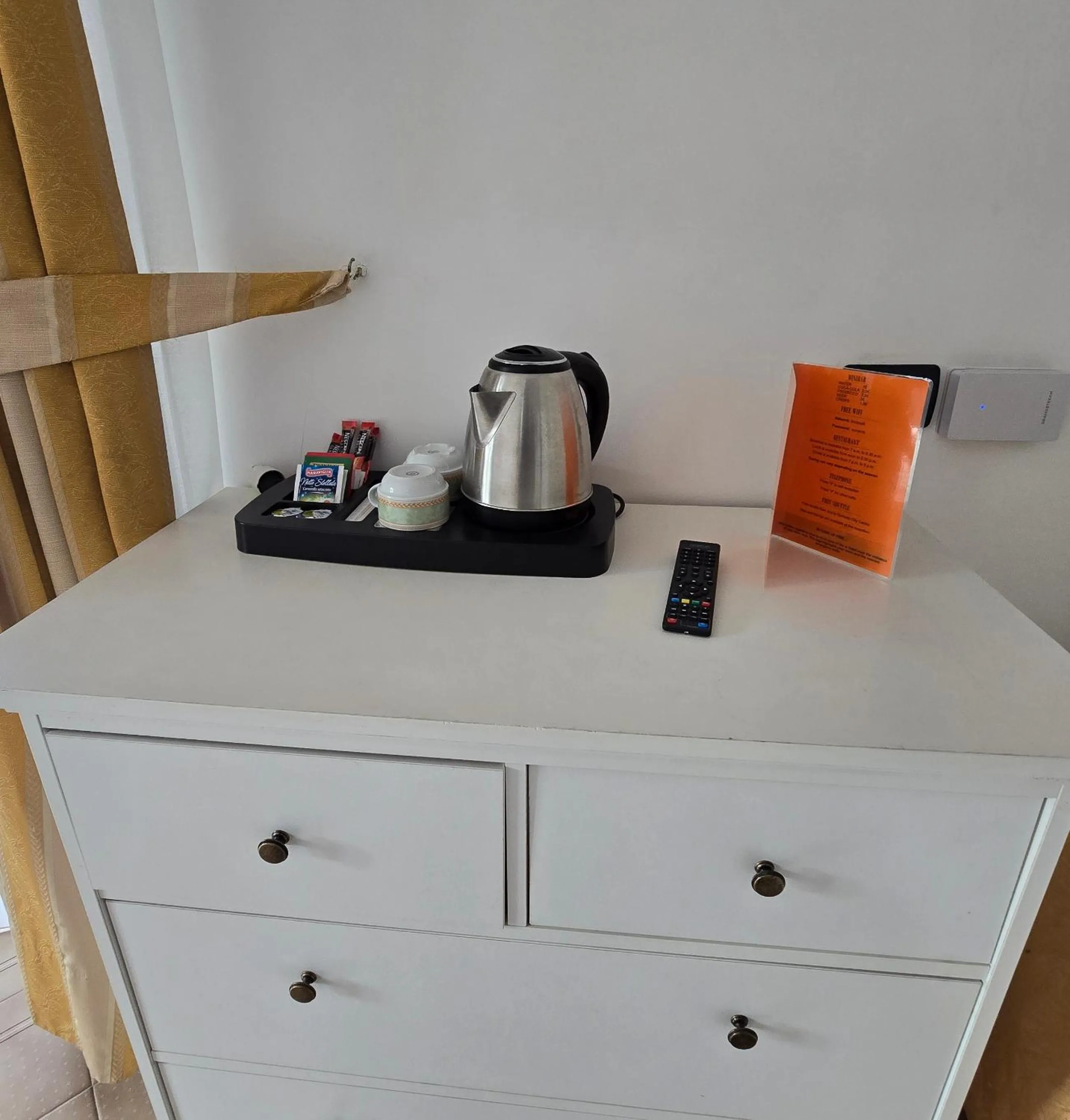 Coffee/tea facilities in Hotel Il Nido Sorrento