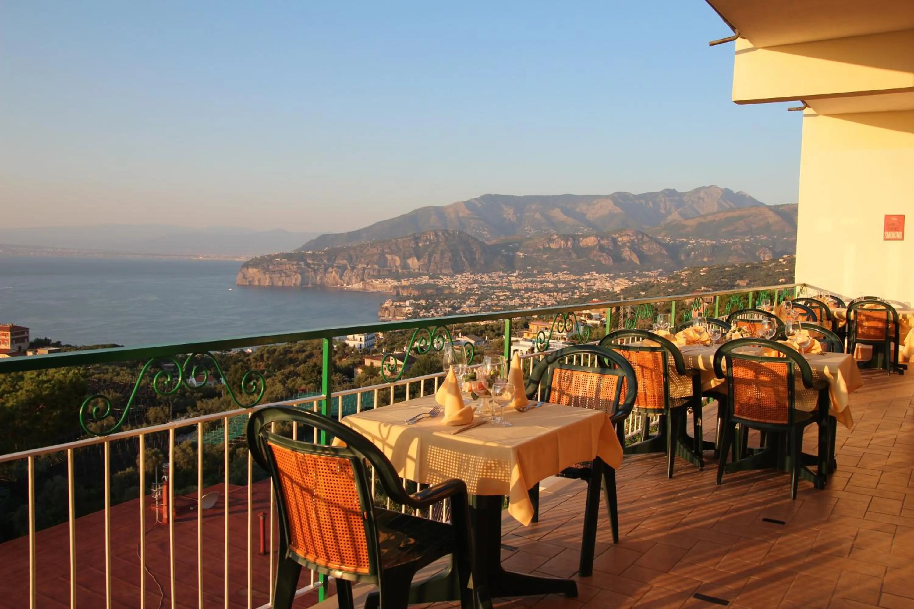 Dining area in Hotel Il Nido Sorrento