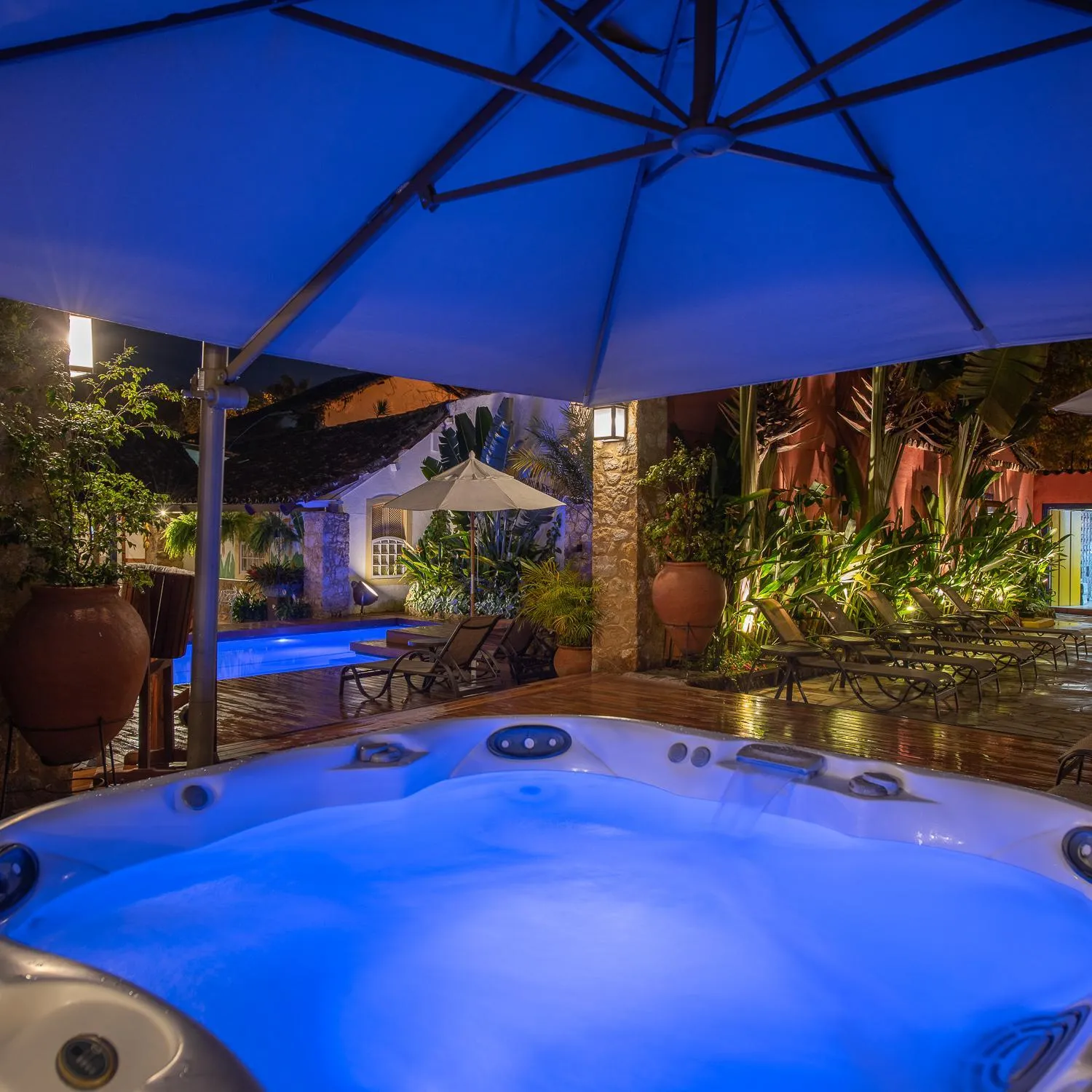 Hot Tub in Sandi Hotel