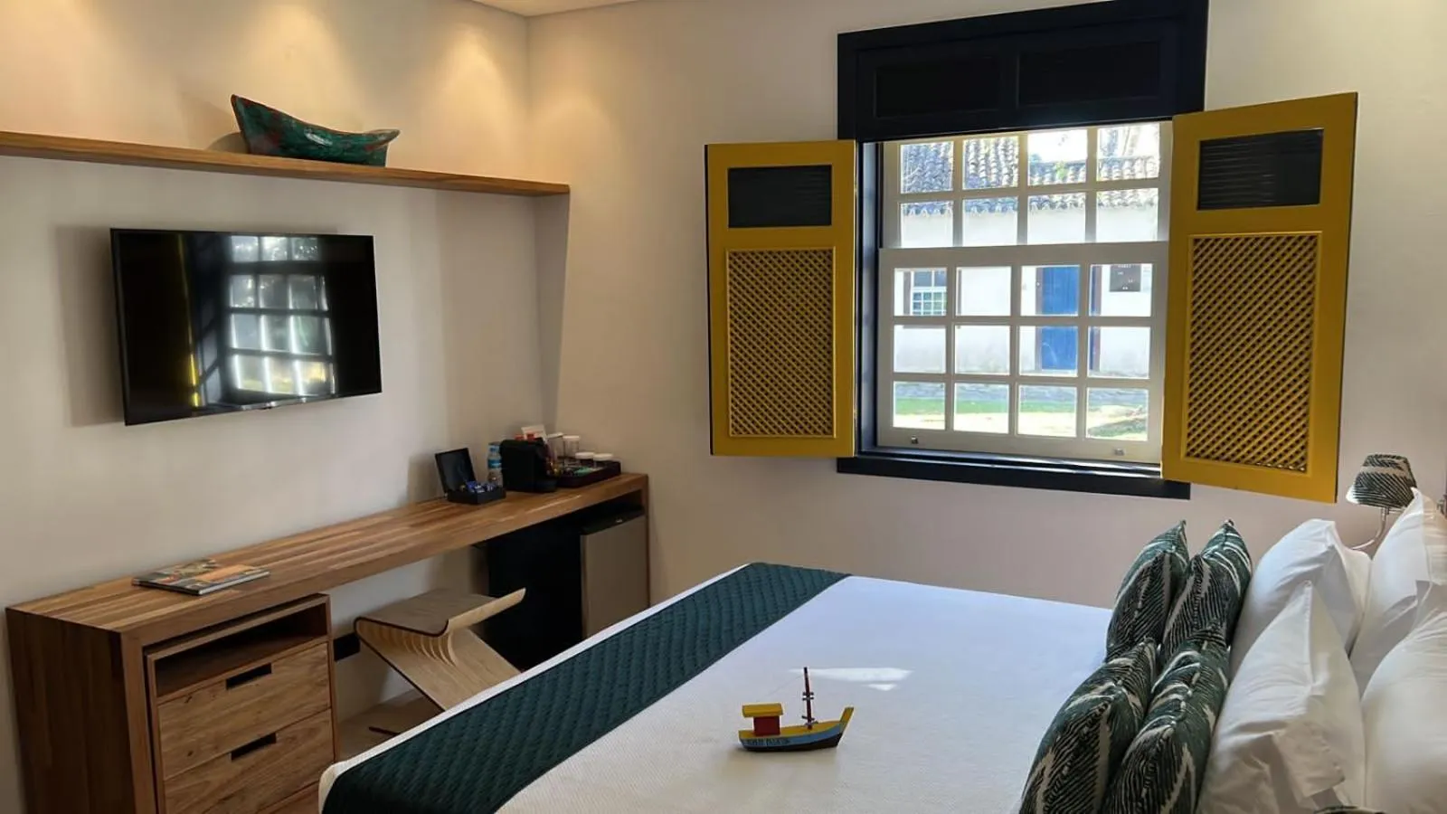 TV and multimedia, Bed in Sandi Hotel