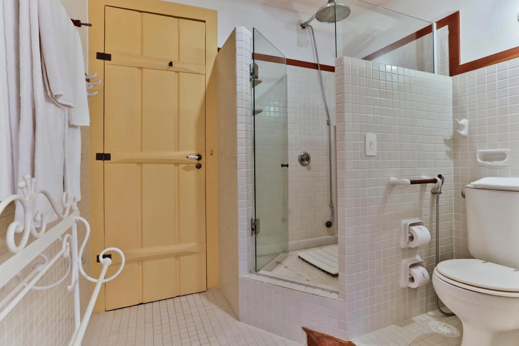 Bathroom in Sandi Hotel