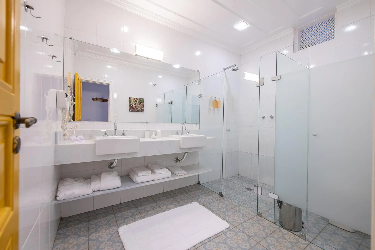 Bathroom in Sandi Hotel