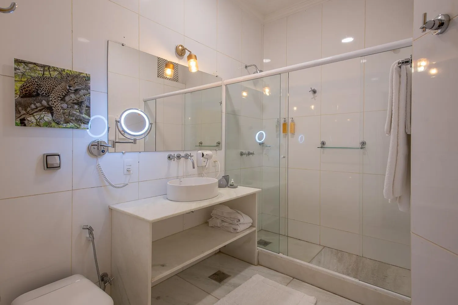 Bathroom in Sandi Hotel