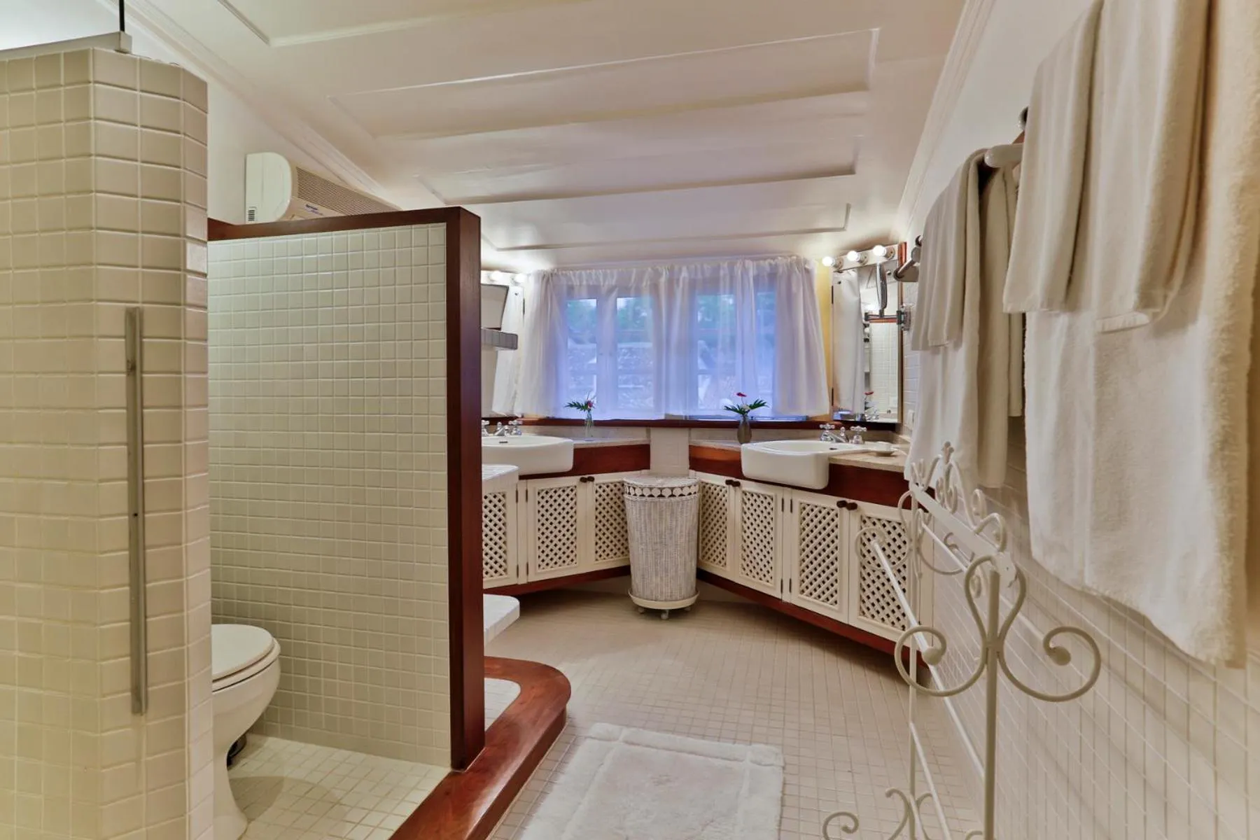 Bathroom in Sandi Hotel