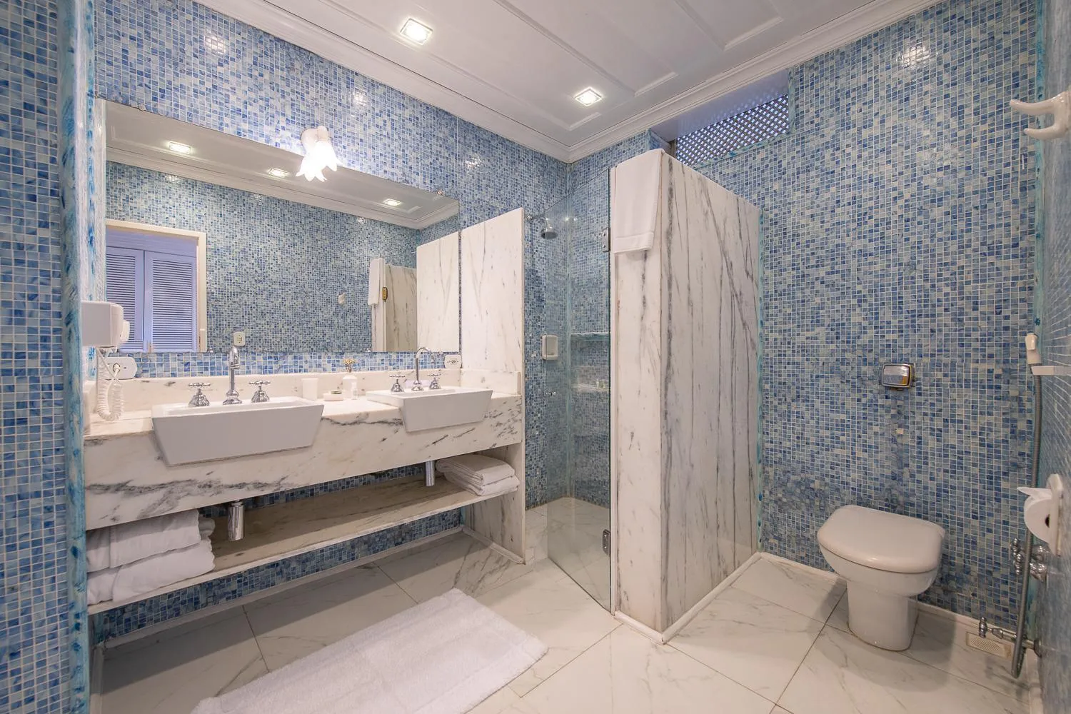 Bathroom in Sandi Hotel