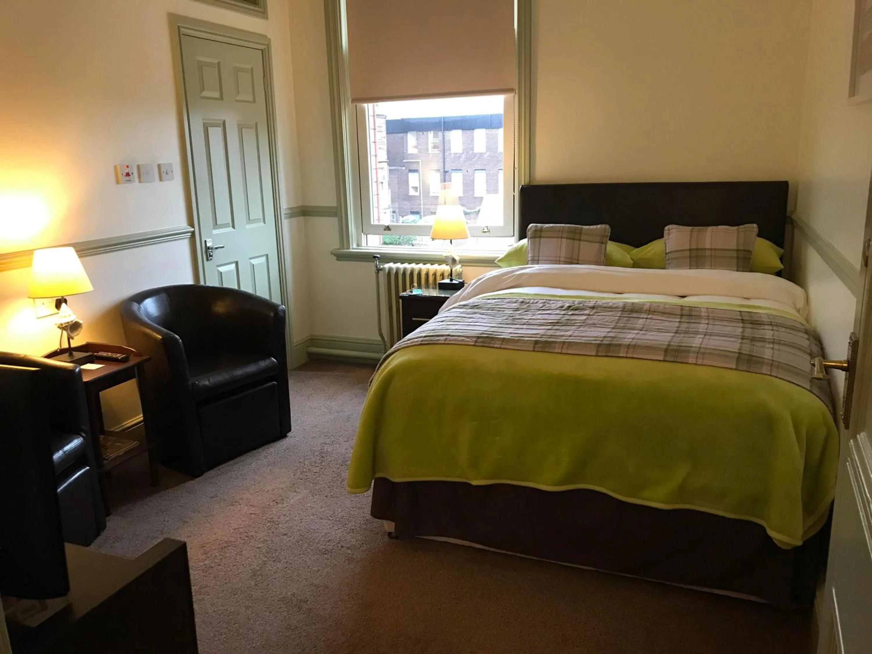 Photo of the whole room, Bed in Abberley House