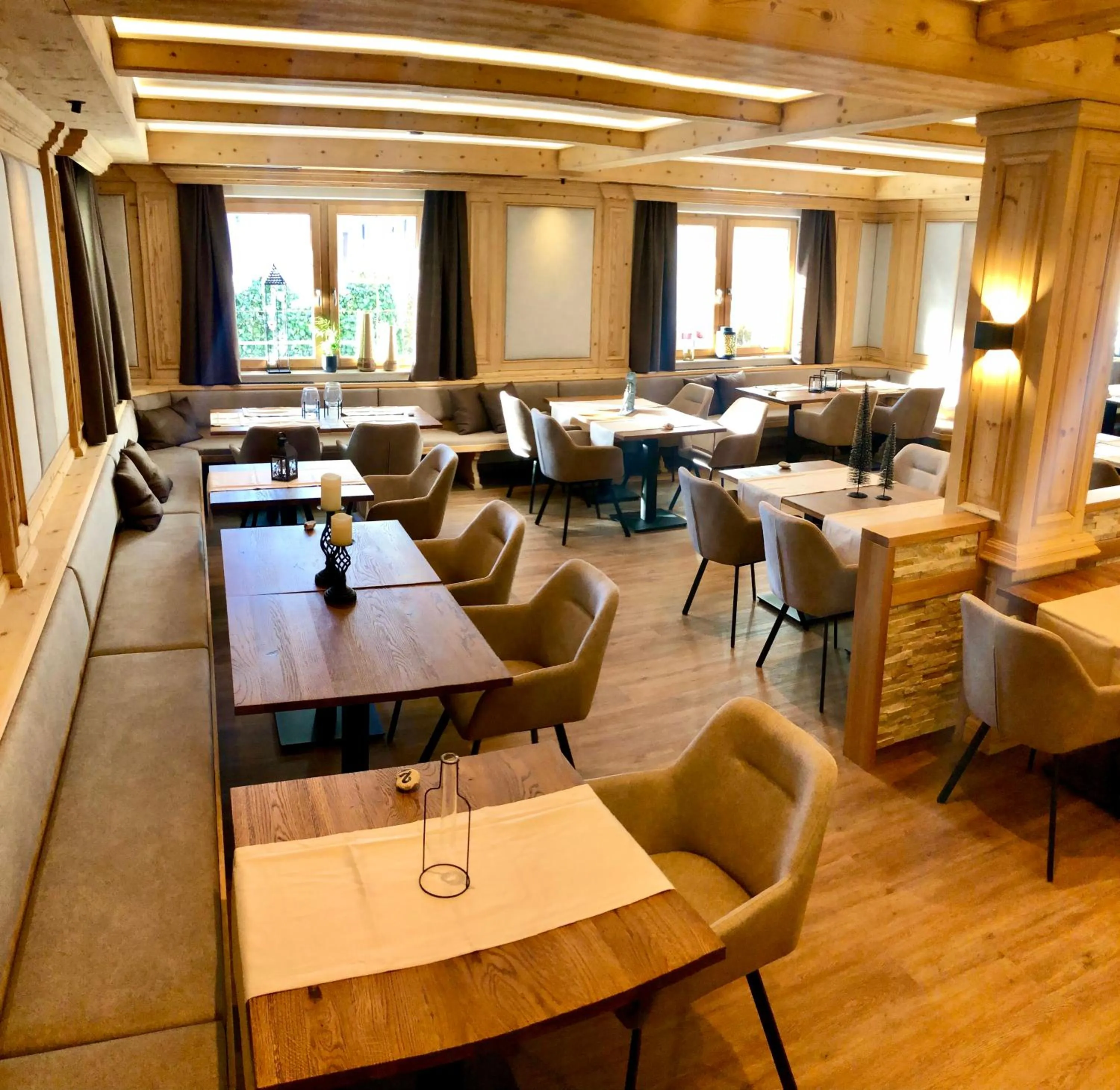 Restaurant/places to eat in Hartweger's Hotel